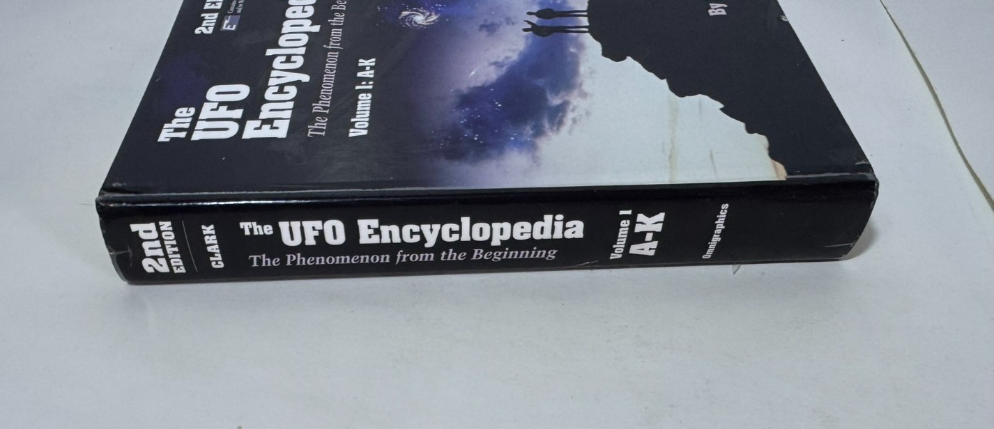 The UFO Encyclopedia The Phenomenon from the Beginning Volume 1 Jerome Clark