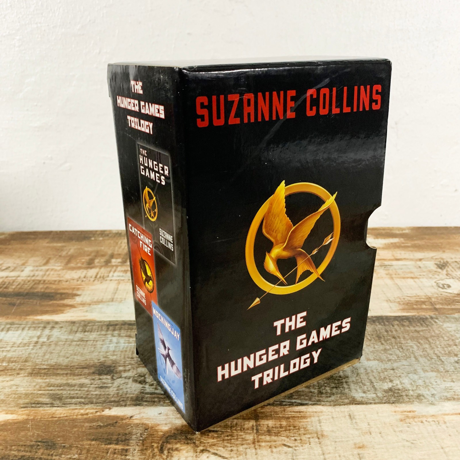 The Hunger Games Trilogy – Suzanne Collins – Box Set w/ Slipcase
