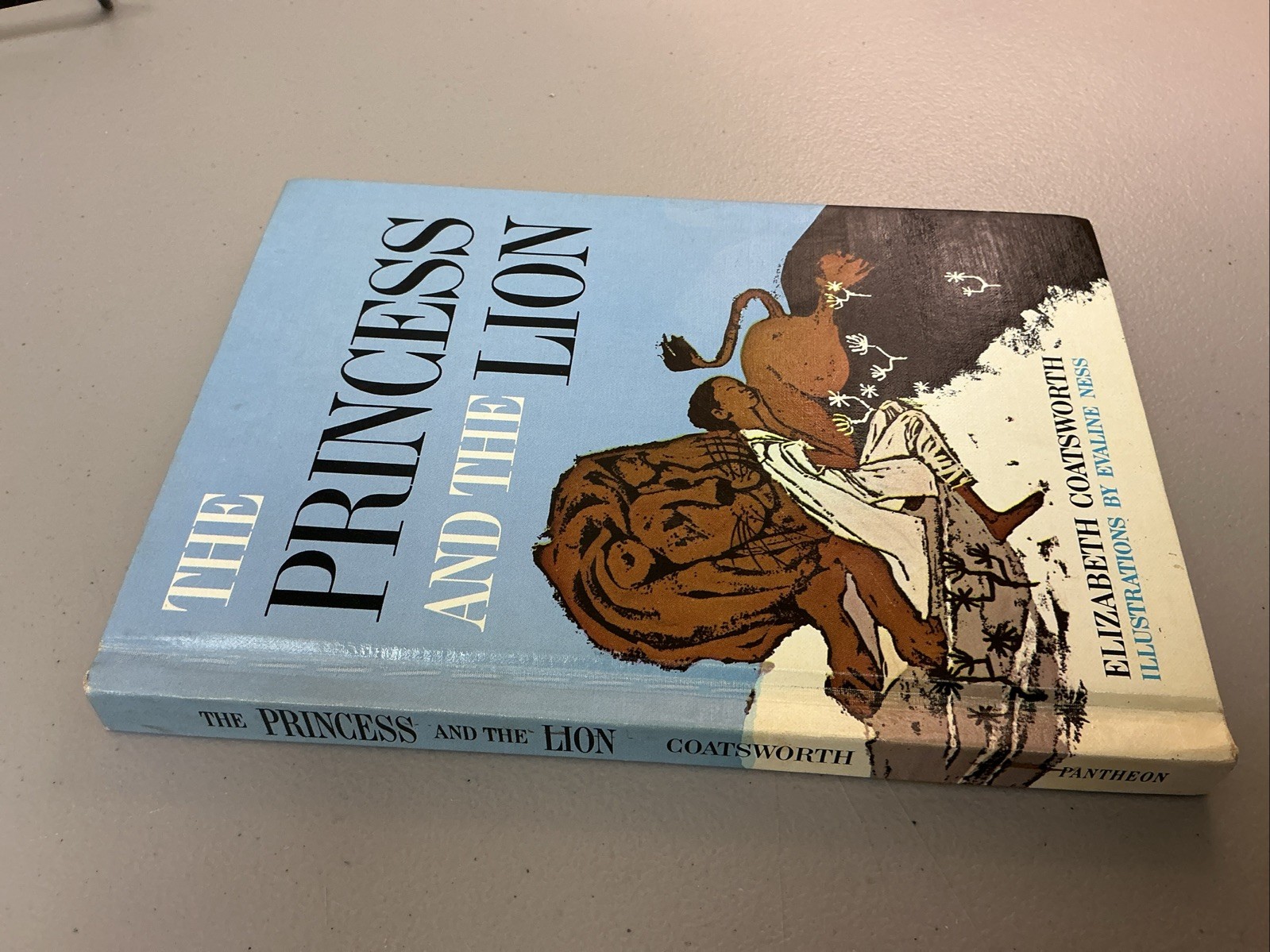 VINTAGE “THE PRINCESS AND THE LION” BY ELIZABETH COATSWORTH 1ST EDITION (1963)