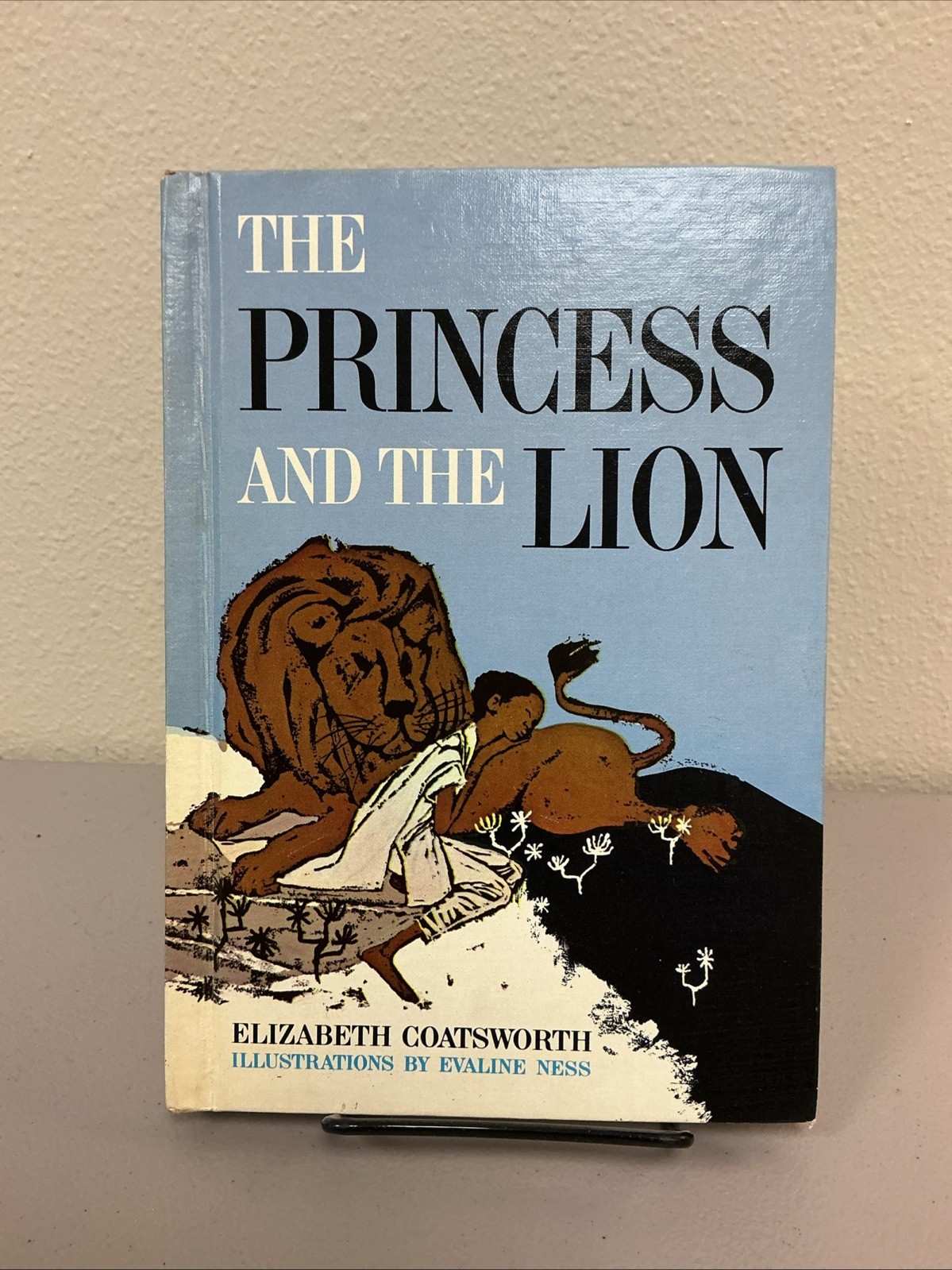 VINTAGE “THE PRINCESS AND THE LION” BY ELIZABETH COATSWORTH 1ST EDITION (1963)