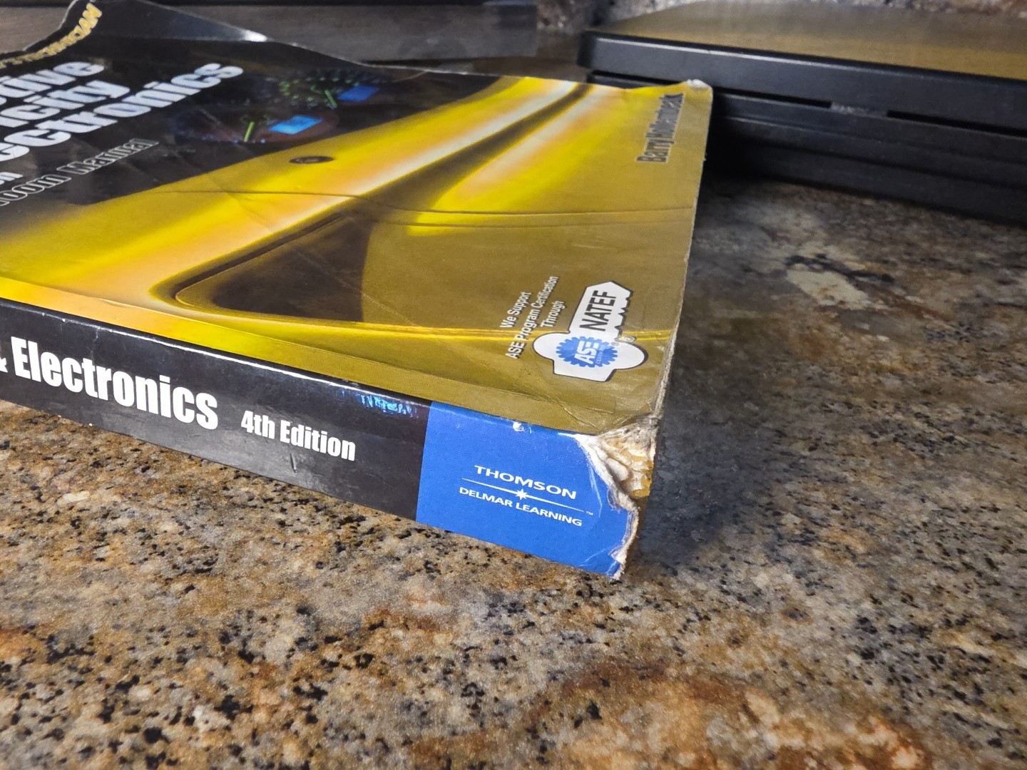 Today’s Technician: Automotive – Paperback, by Hollembeak Barry – Acceptable