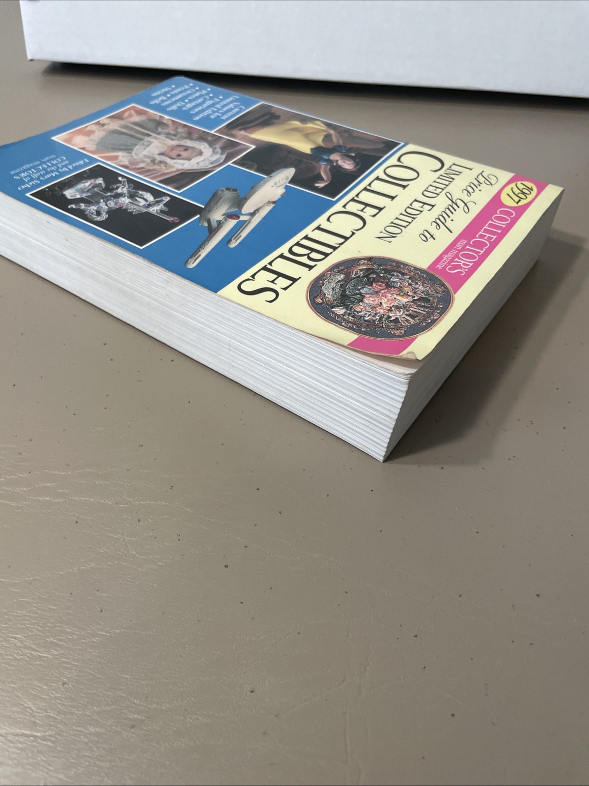 Lyle Official Antiques Review 1998, Paperback, 672 Pages