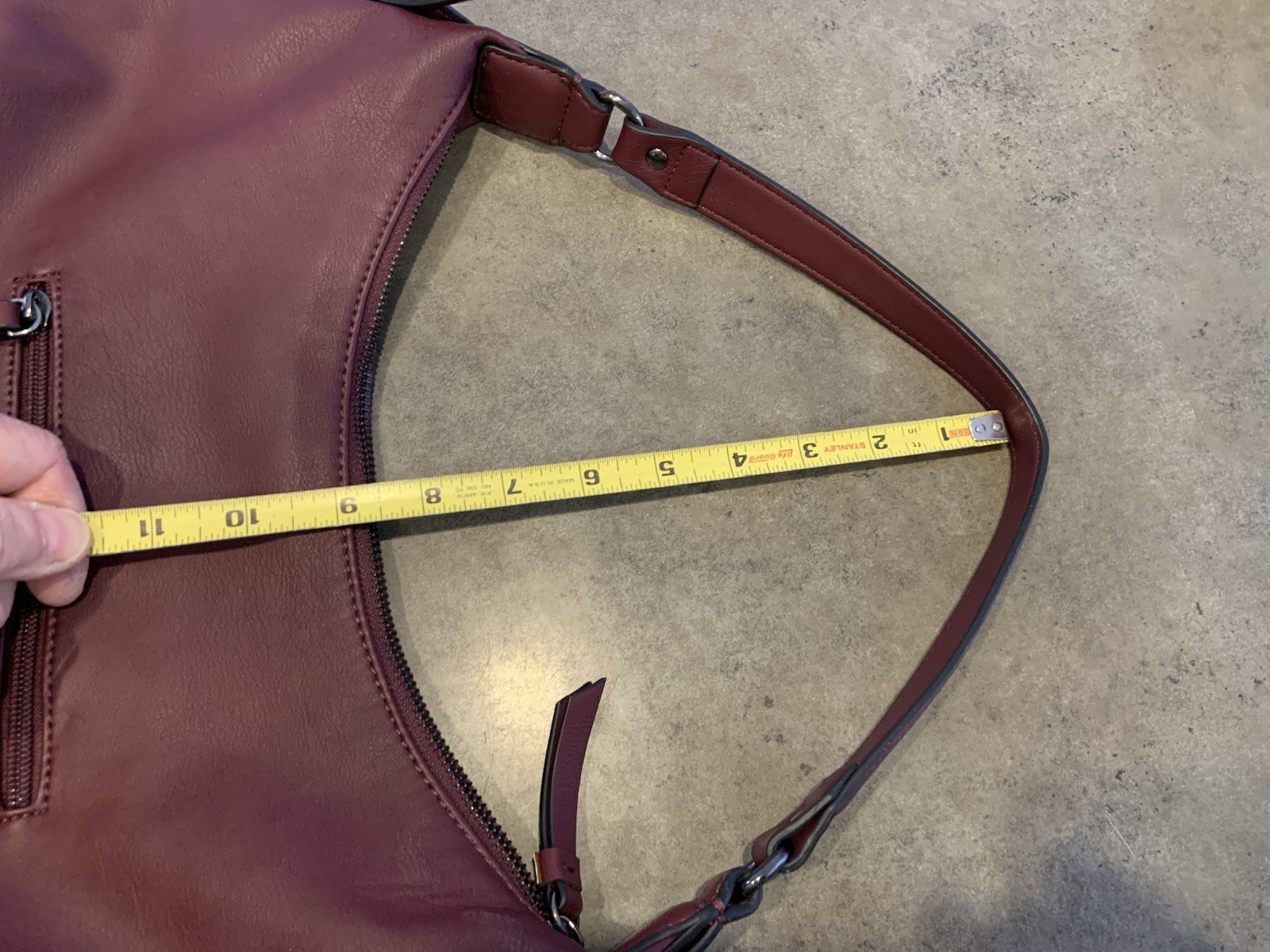 SIMPLY VERA By VERA WANG Burgundy Vegan Leather Hobo Shoulderbag Side Zip Pockts