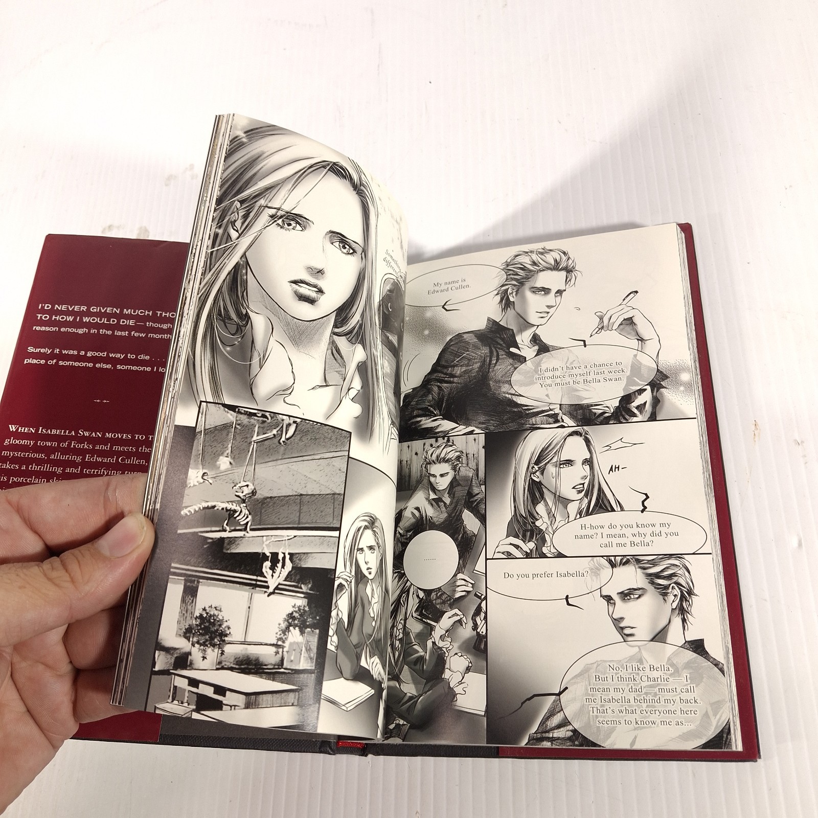 Twilight The Graphic Novel Volume 1 by Stephenie Meyer Hardcover