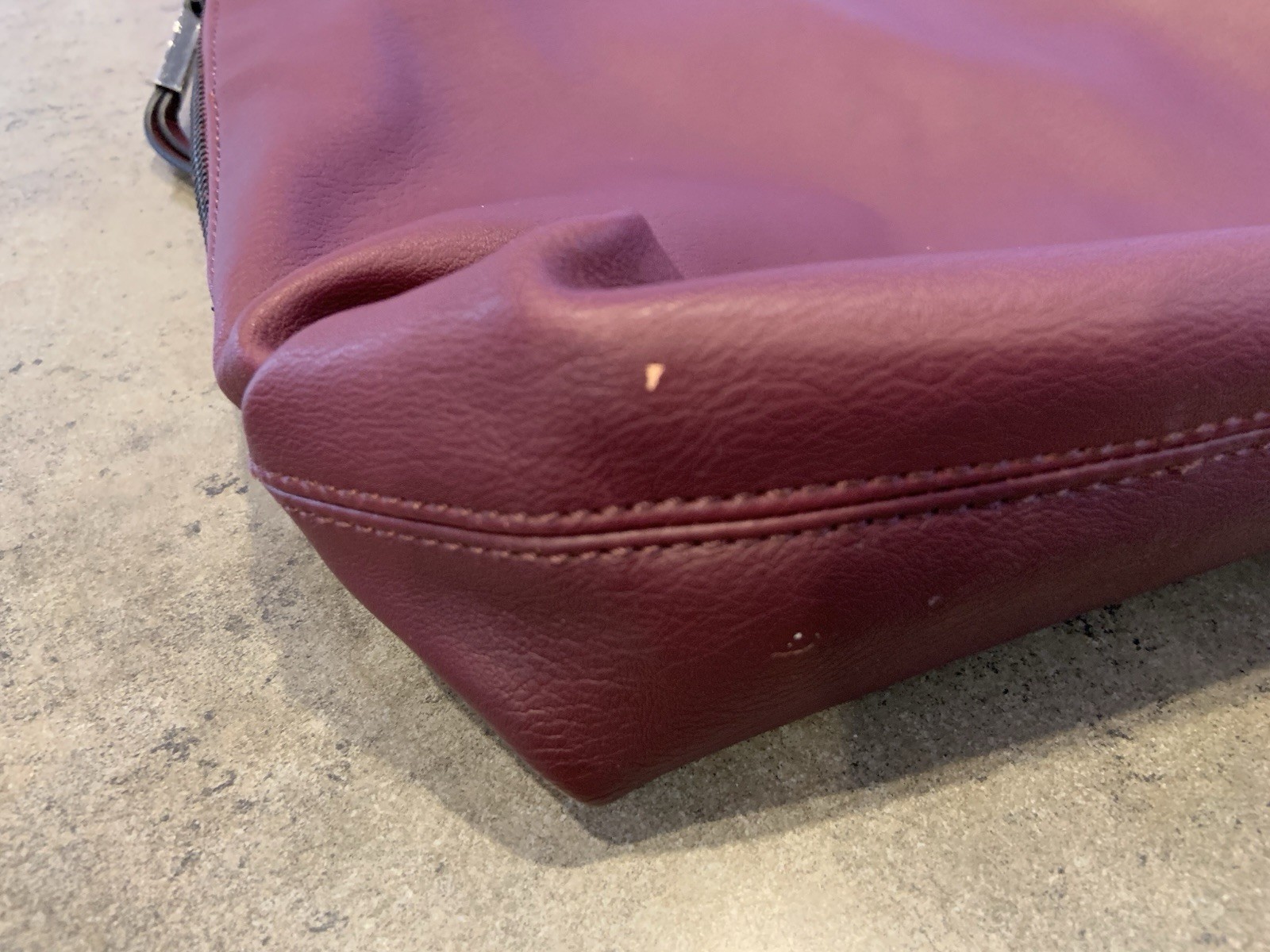 SIMPLY VERA By VERA WANG Burgundy Vegan Leather Hobo Shoulderbag Side Zip Pockts
