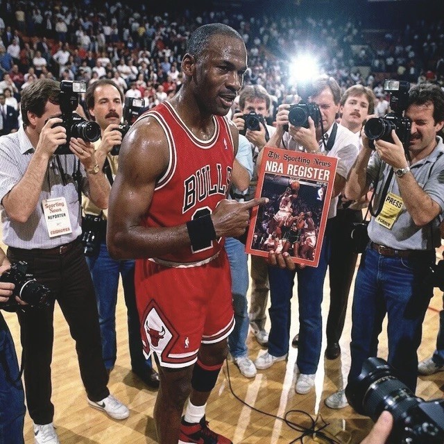 1987-88 The Sporting News NBA Register—-Bulls Michael Jordan GREAT Condition