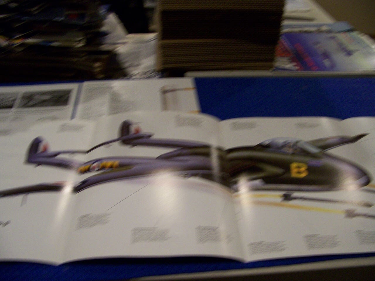 DE HAVILLAND VAMPIRE..CUTAWAY/4-PAGE POSTER/3-VIEWS/SPECS/PROFILES (592LL)