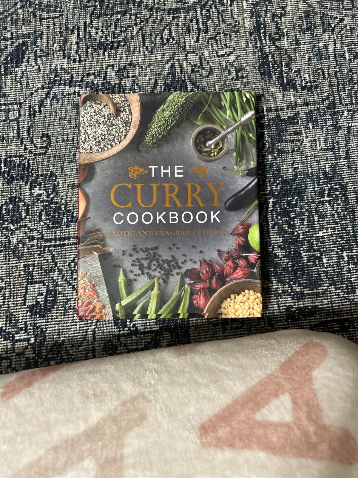 THE CURRY COOKBOOK By Parragon Books & Love Food Editors – Hardcover *Excellent*