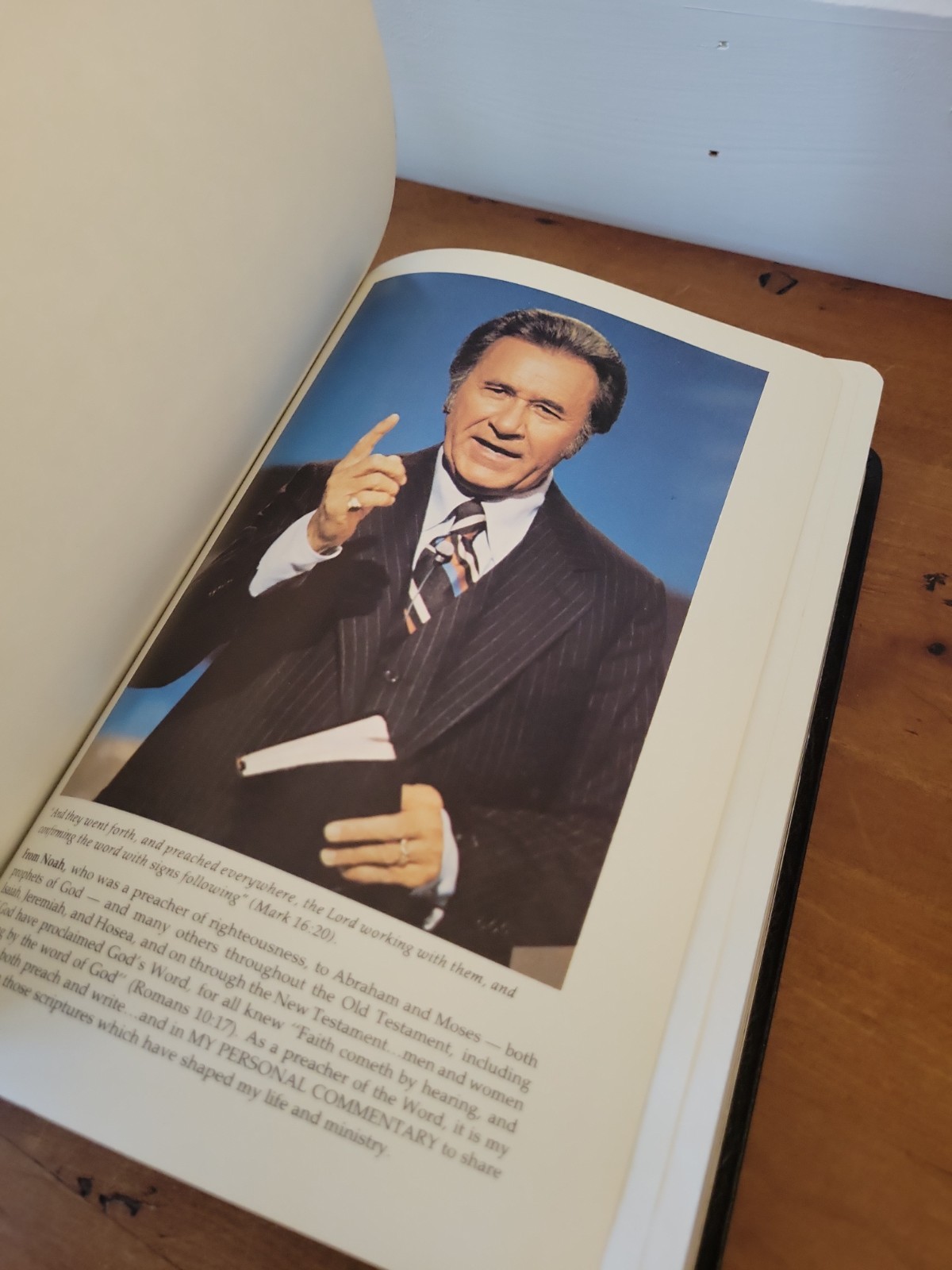 Holy Bible with Personal Commentary By Oral Roberts 1981 Genuine Leather Cover
