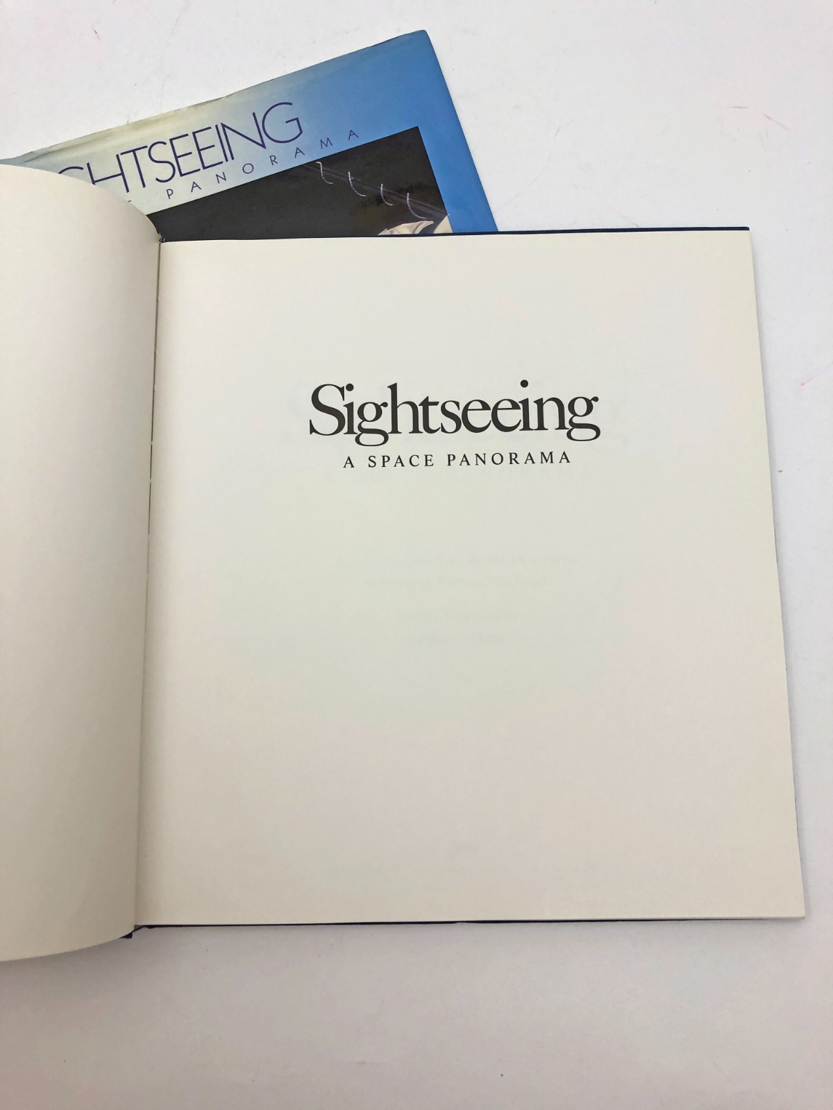 Sightseeing A Space Panorama HBDC 1st Edition 1985 Italy 105 pages HBDC