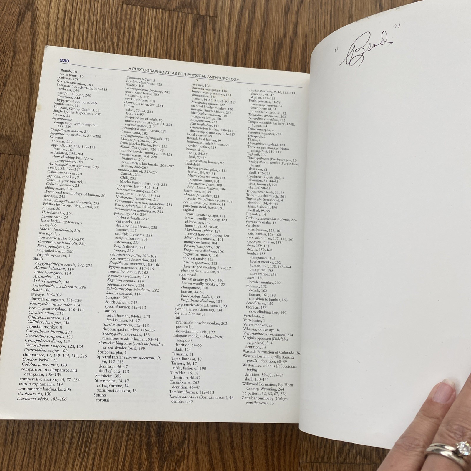 A Photographic Atlas for Physical Anthropology Whitehead 2005 Anatomy Evolution
