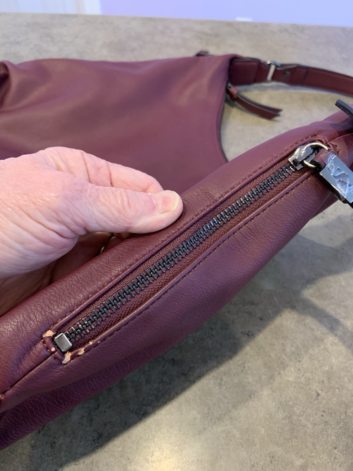 SIMPLY VERA By VERA WANG Burgundy Vegan Leather Hobo Shoulderbag Side Zip Pockts