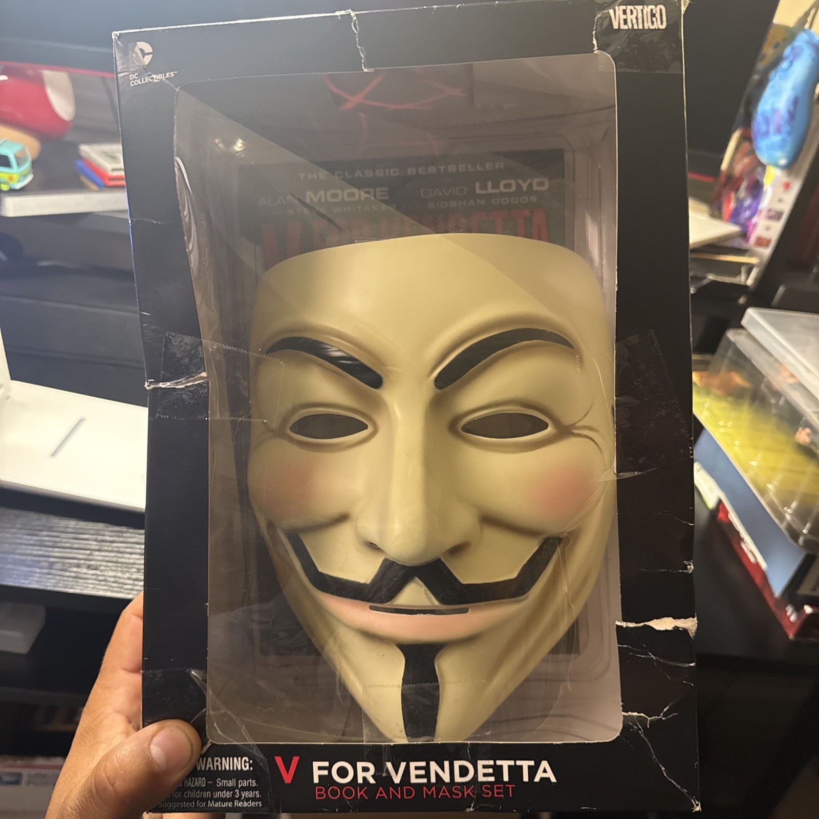 V for Vendetta Book And Mask Set Brand New, Damaged Box Only