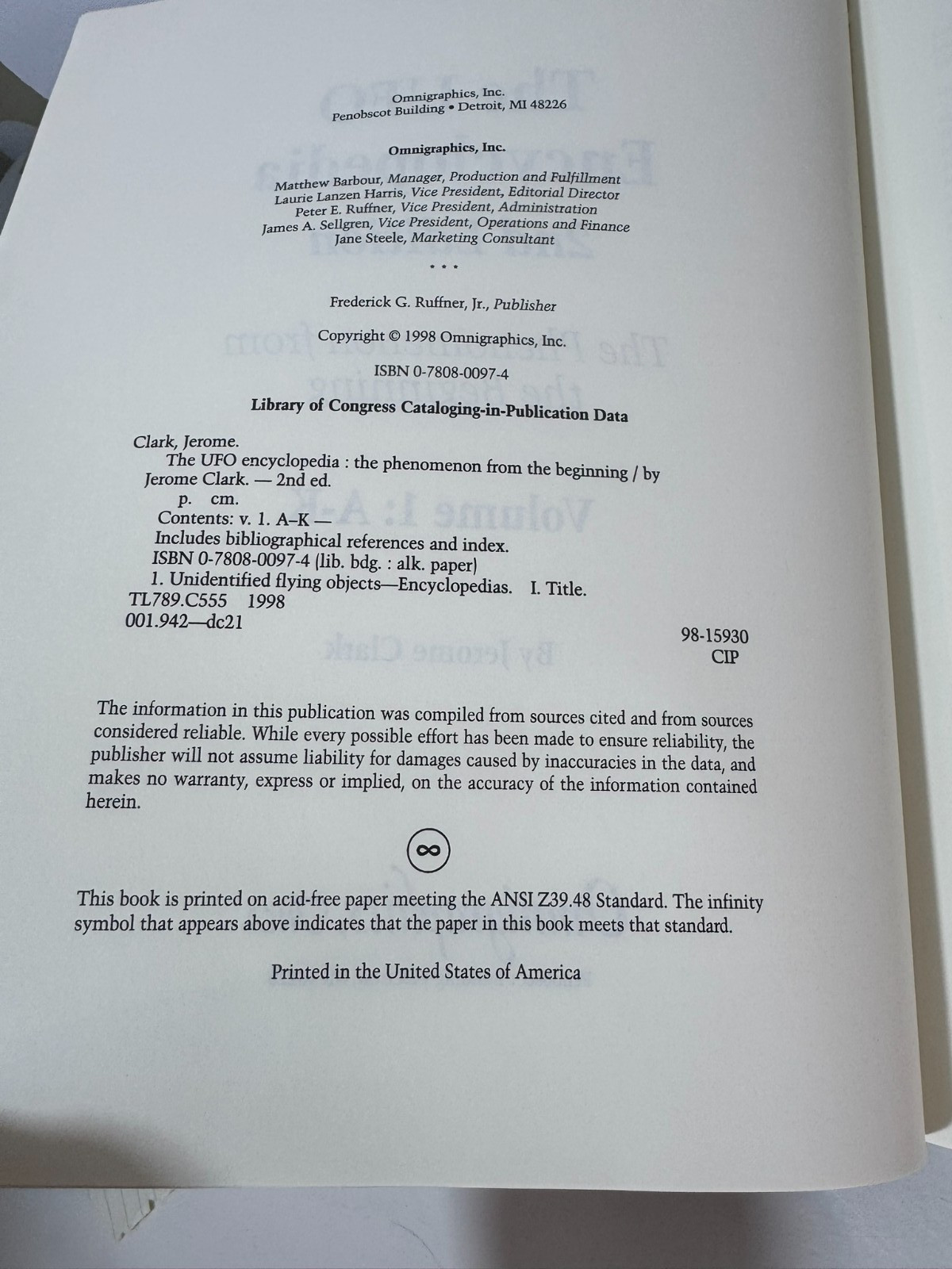 The UFO Encyclopedia The Phenomenon from the Beginning Volume 1 Jerome Clark