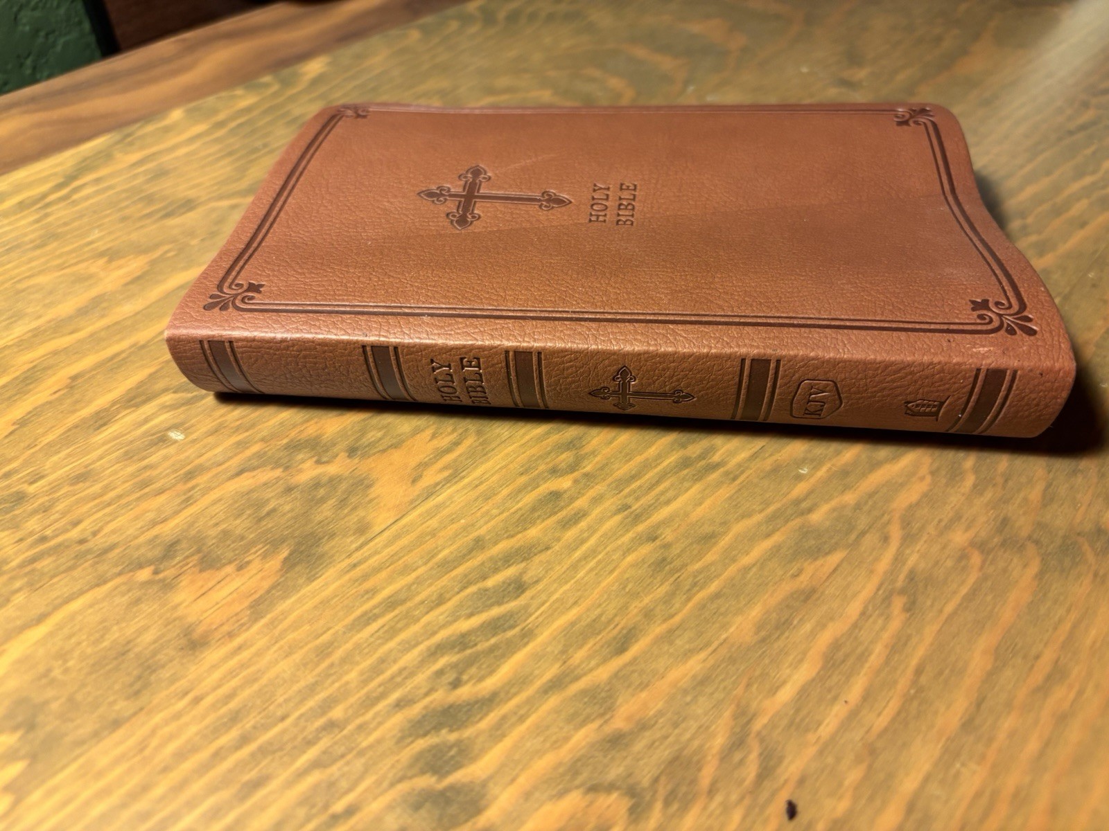 KJV Holy Bible: Value Compact Thinline, Brown Leathersoft, Red Letter, Good