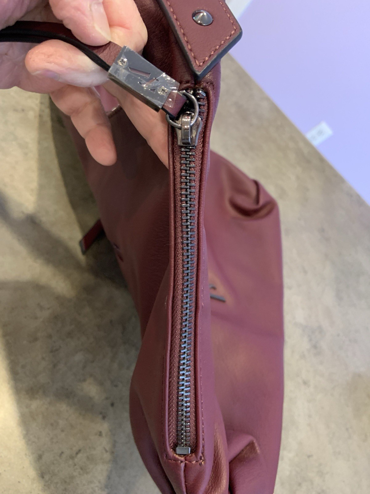 SIMPLY VERA By VERA WANG Burgundy Vegan Leather Hobo Shoulderbag Side Zip Pockts