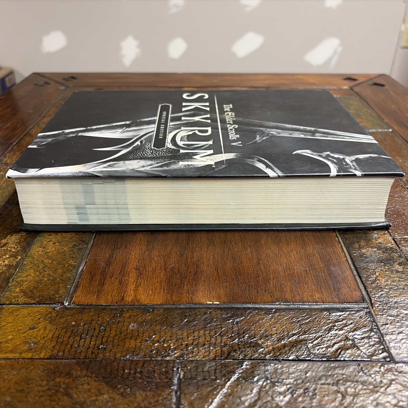 The Elder Scrolls V: Skyrim Special Edition Hardcover Strategy Guide