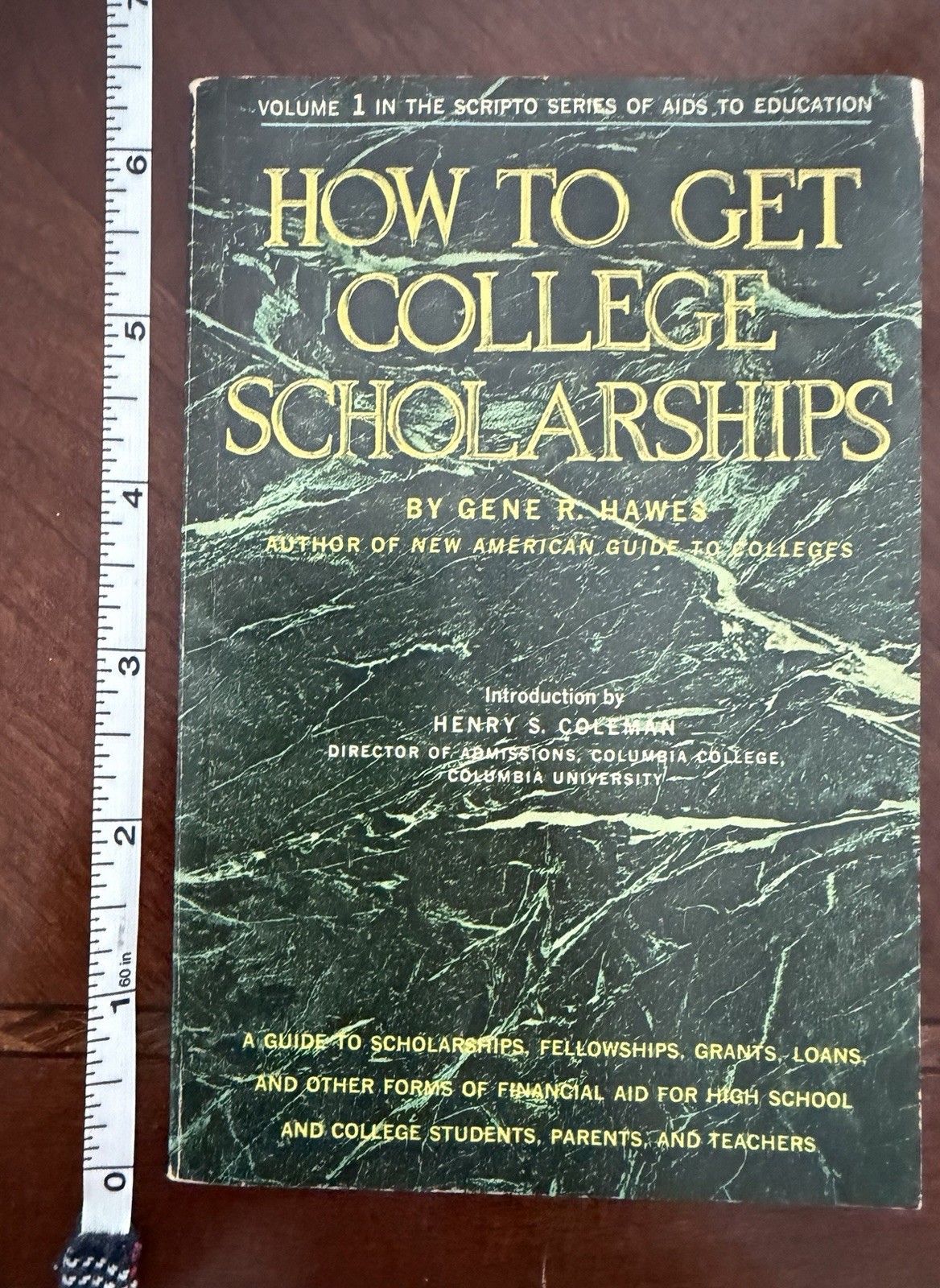 How to Get College Scholarships by Gene R. Hawes – pb