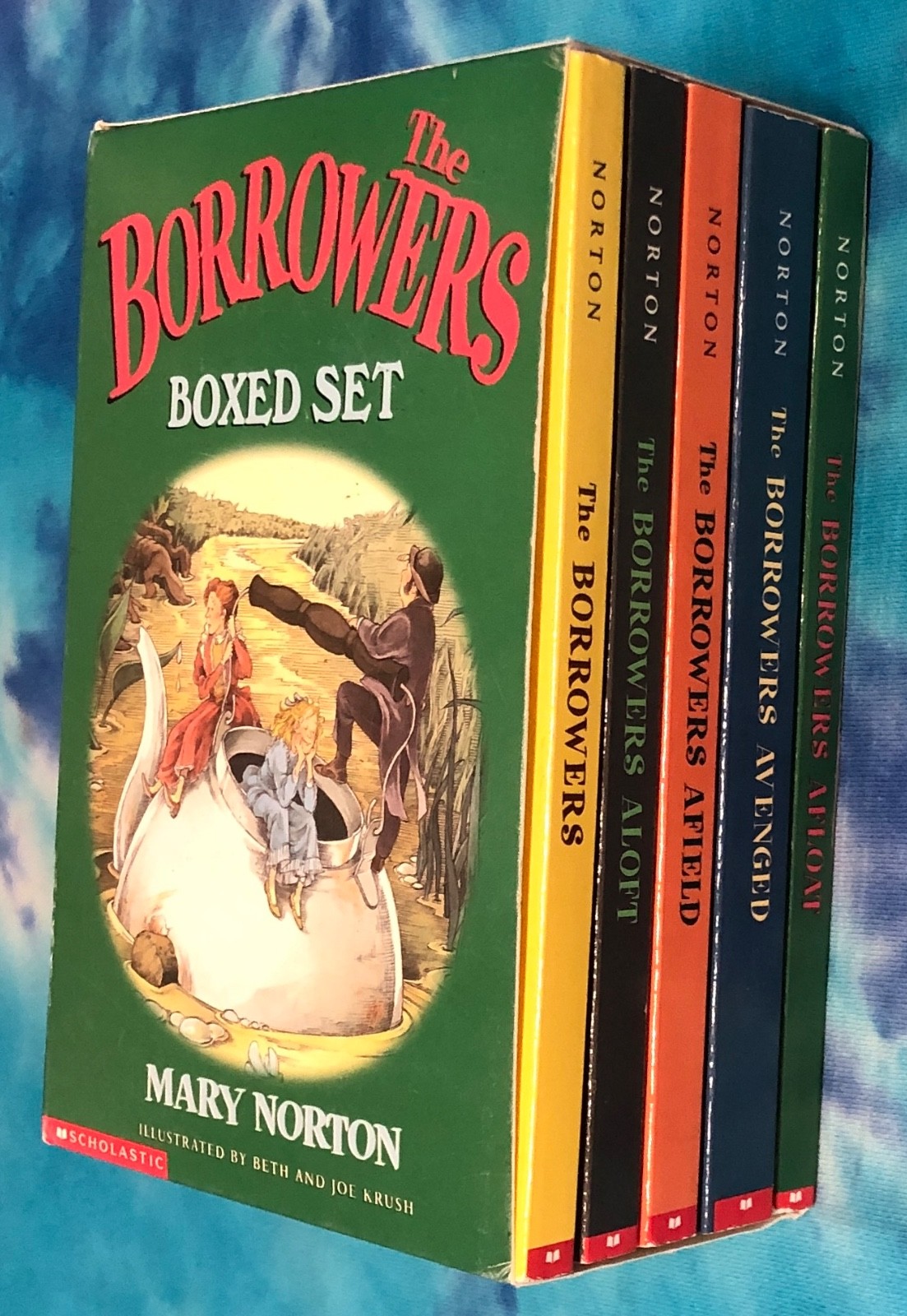 The Borrowers lot of 1-5 Book are in like New Condition. Slight box scuff. Nice.