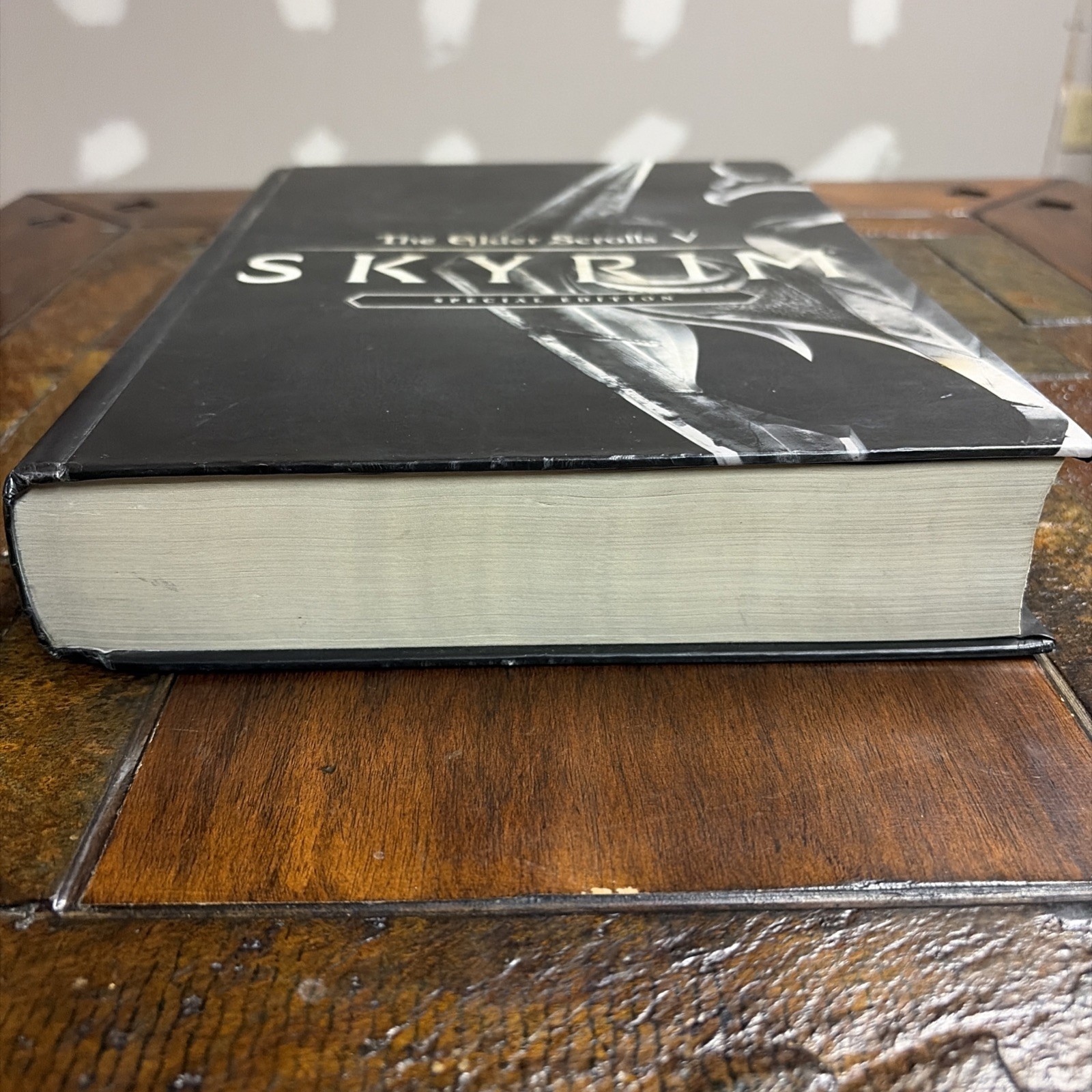 The Elder Scrolls V: Skyrim Special Edition Hardcover Strategy Guide