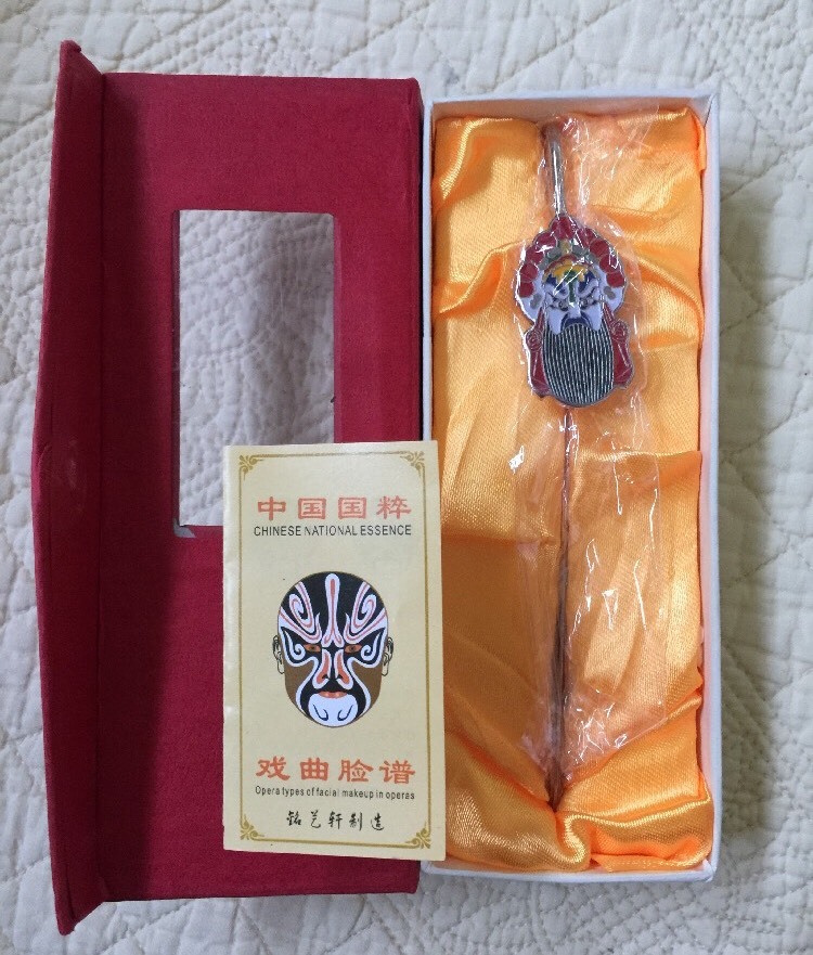 COLLECTIBLE CHINESE OPERA TYPE OF FACIAL MAKEUP BOOKMARK New