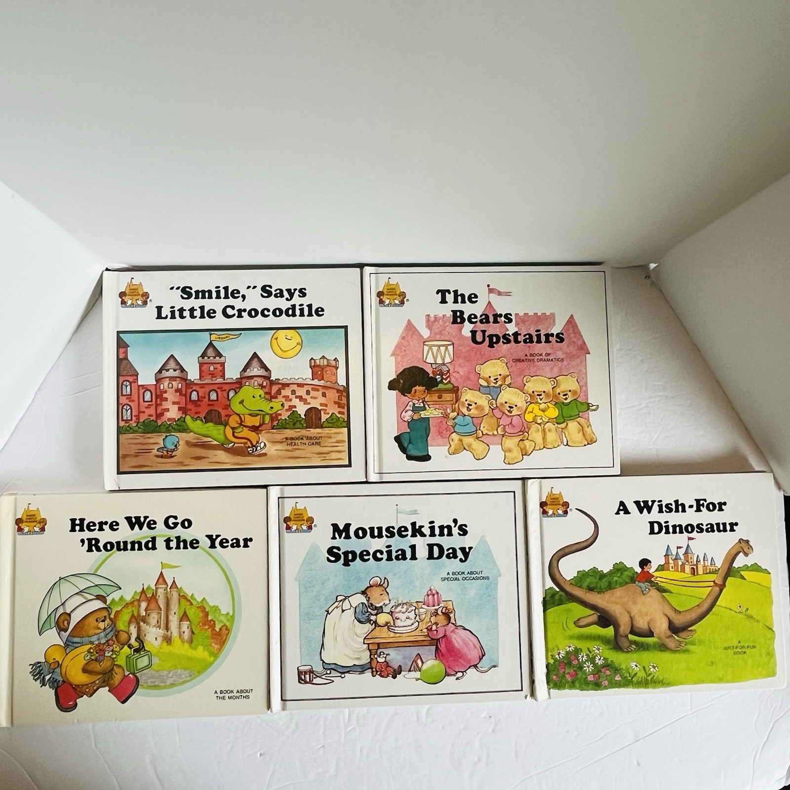 Lot of 27 Magic Castle Readers Moncure Child’s World Children Near Complete Set