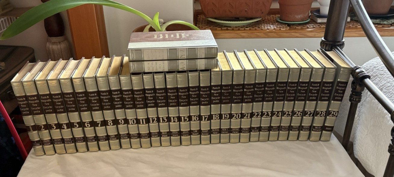 Funk and Wagnalls New Encyclopedia 1980s Complete Set Vol 1-29 & Dictionary 1&2