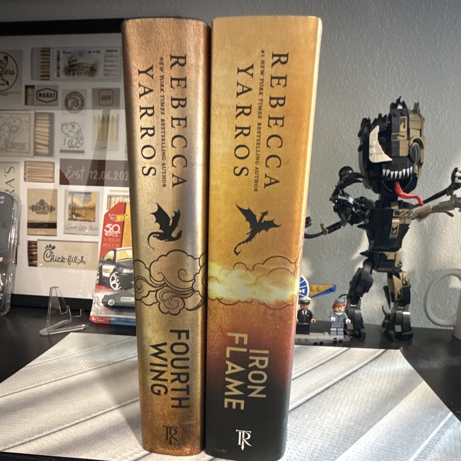 Rebecca Yarros The Empyrean Hardcover Set: Fourth Wing & Iron Flame