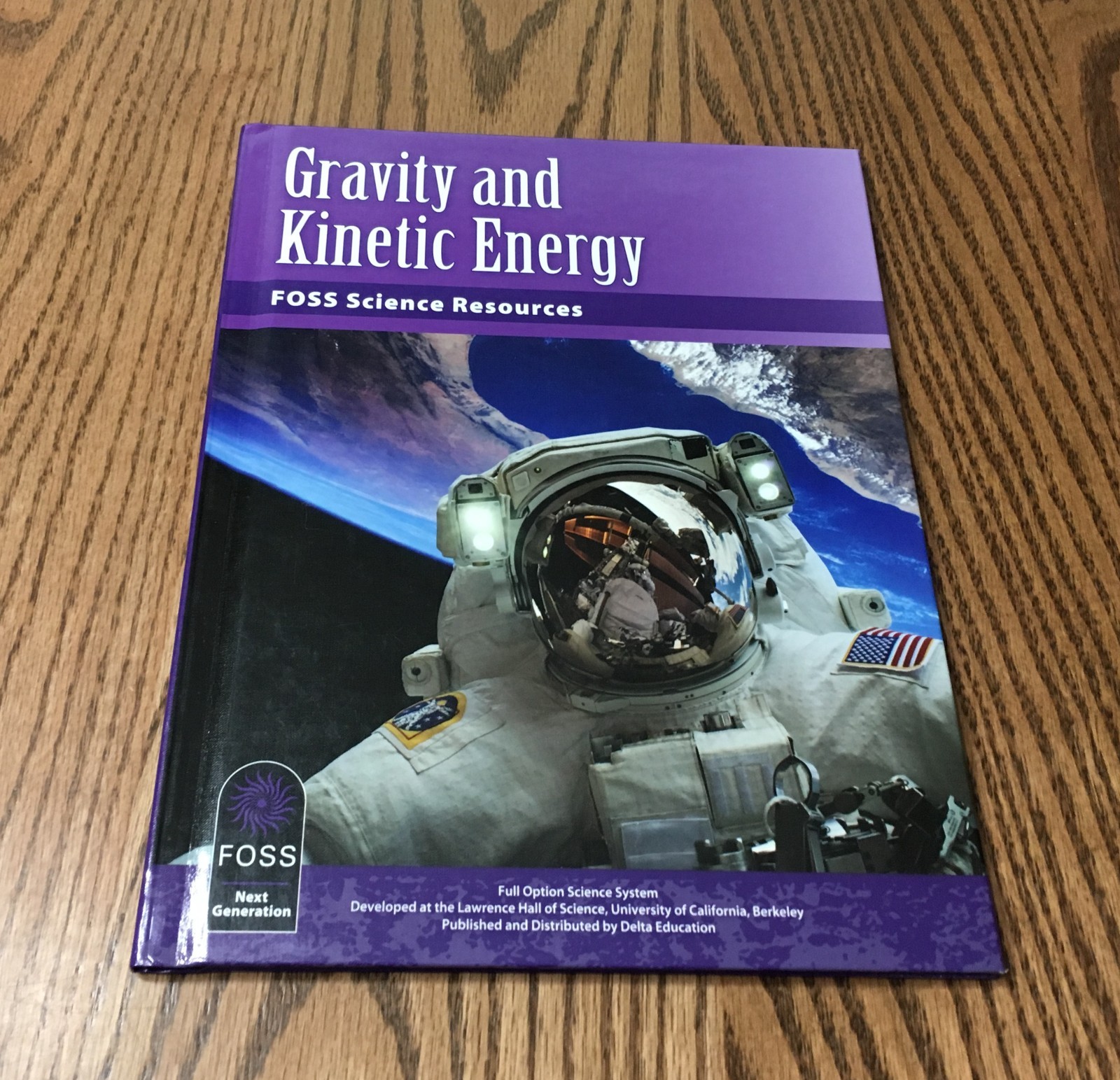 9 STUDENT TEXTS / FOSS SCIENCE / PHYSICAL, EARTH & LIFE SCIENCE GRADES 6 – 8 HC
