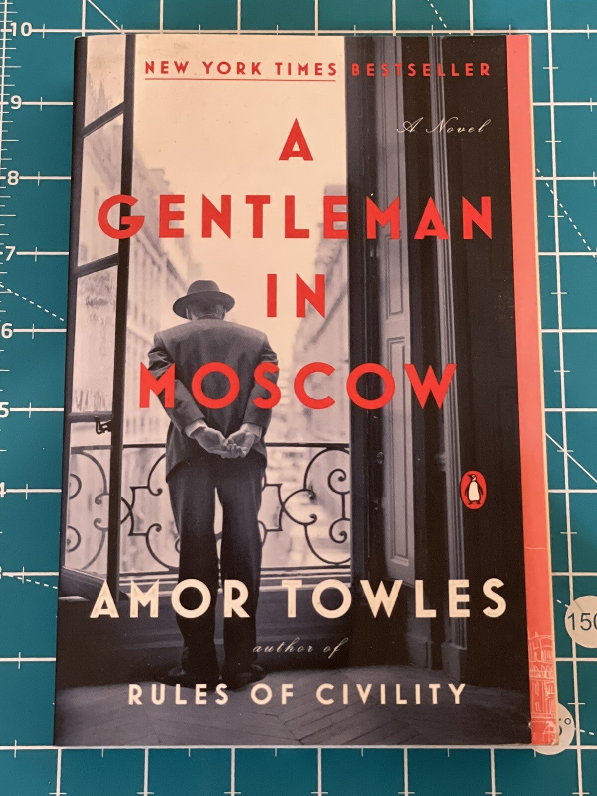 A Gentleman in Moscow : A Novel by Amor Towles (2019, Trade Paperback)