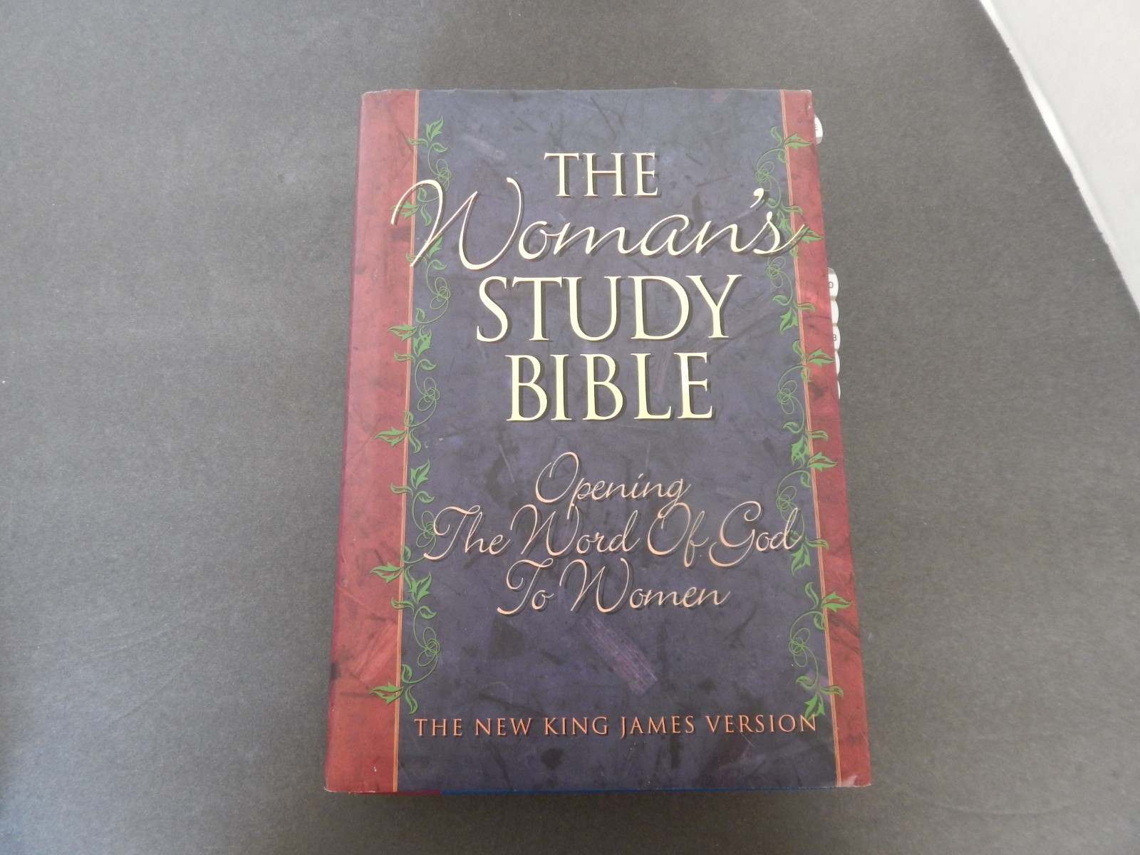 Woman’s Study Bible NKJV by Thomas Nelson Pub. (HBDJ 1995)