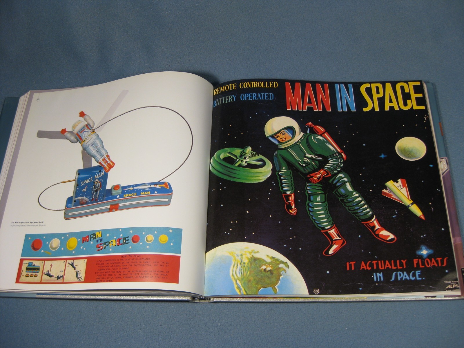 FUTURE TOYS: ROBOTS, ASTRONAUTS, SPACESHIPS, RAY GUNS By Antoni Emchowicz & Paul