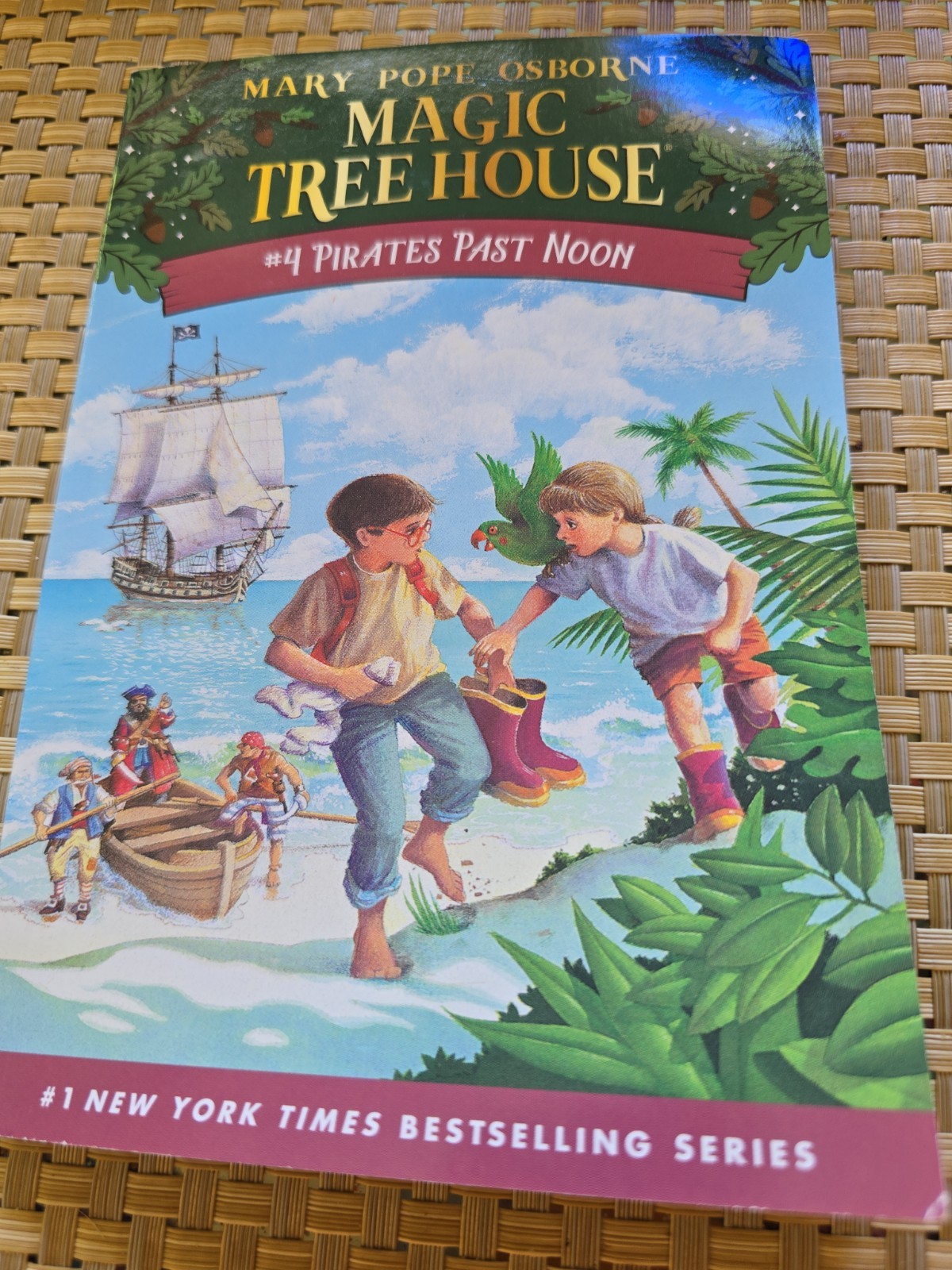 Pirates Past Noon (Magic Tree House, No. 4) by Mary Pope Osborne Magic Treehouse