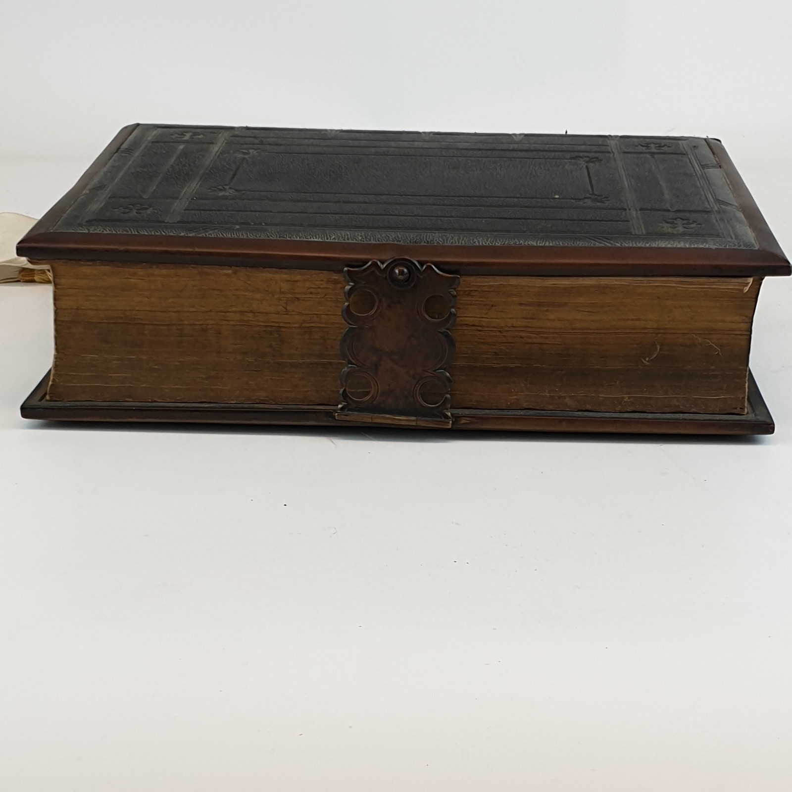Holy Bible 1861 Antique George E Eyre London Large 9″ x 12″ 3″ Thick Metal Edge