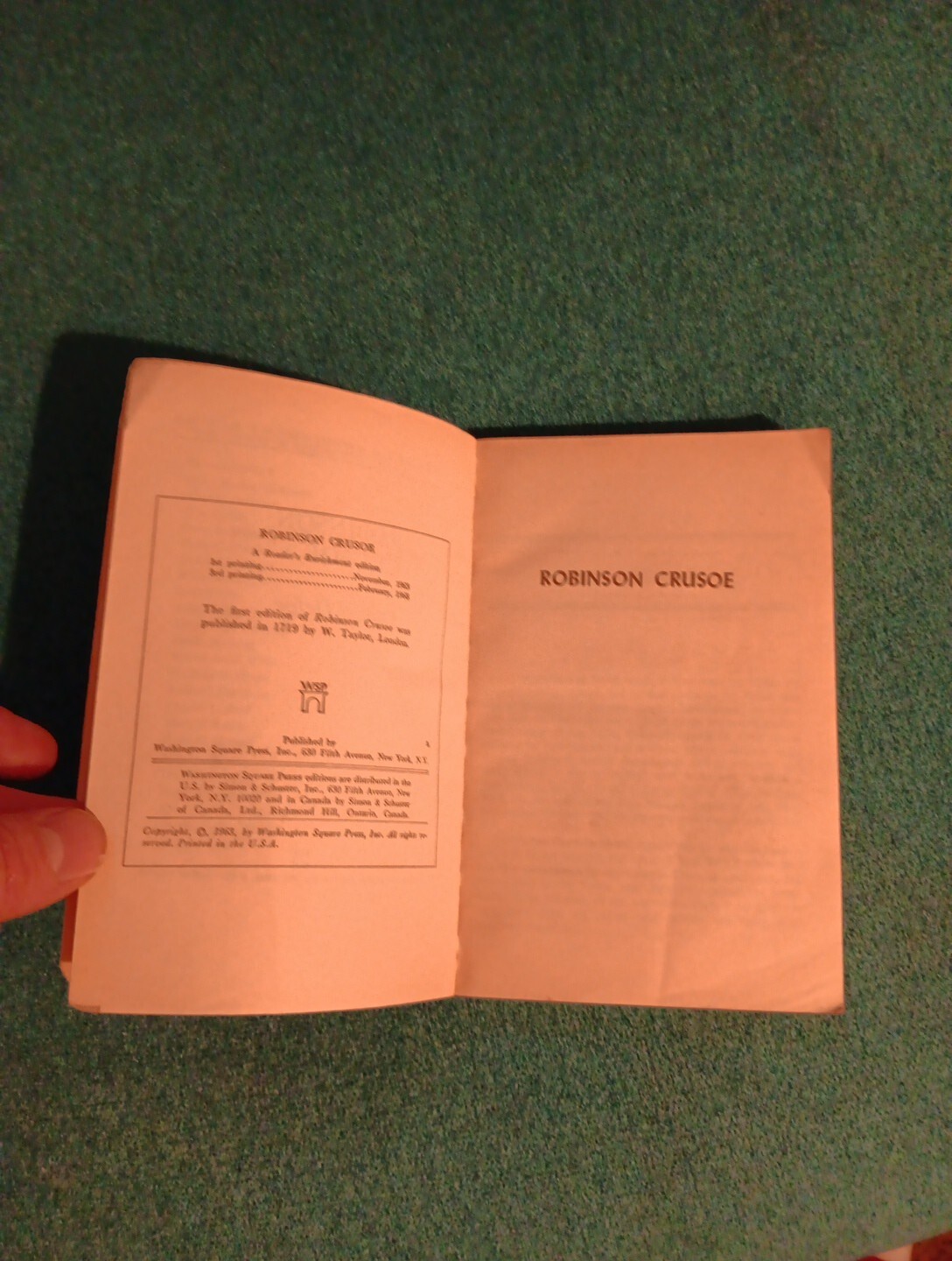 ROBINSON CRUSOE-Daniel Defoe- Washington Square Press- 3rd printing- 1968
