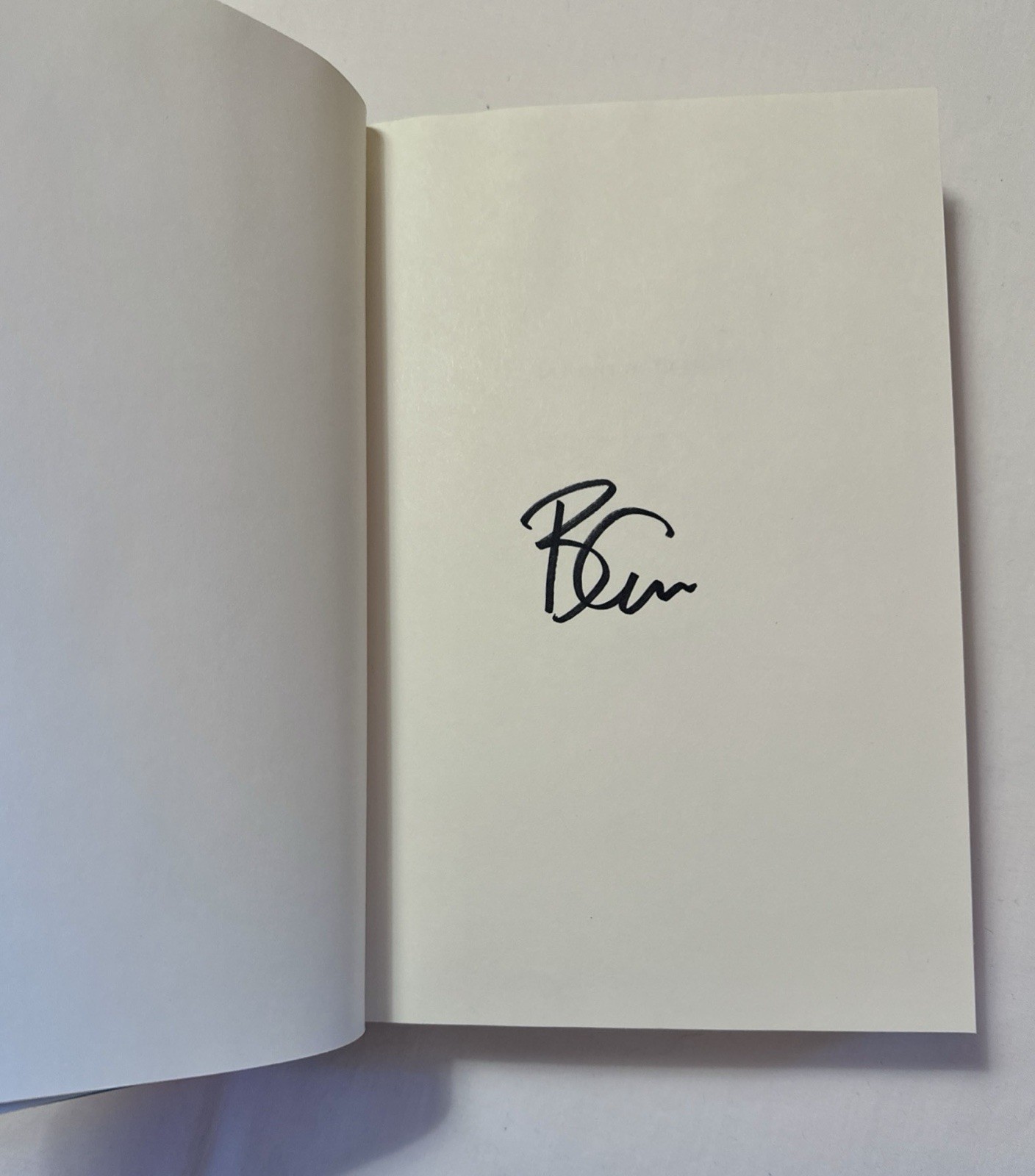 Signed 1st Edition Lessons in Chemistry by Bonnie Garmus Hardcover First Ed 2022