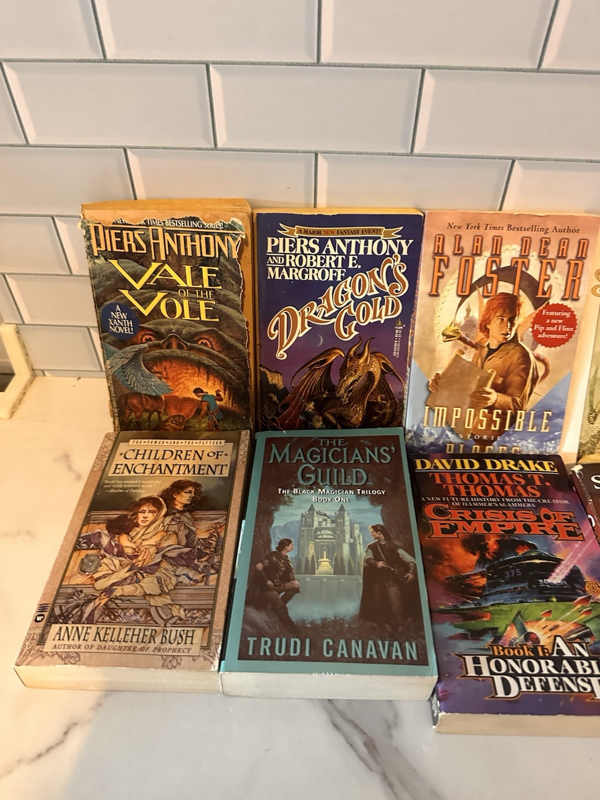 Lot of 8 Science Fiction/Fantasy Paperbacks Random Mix of Books (465)