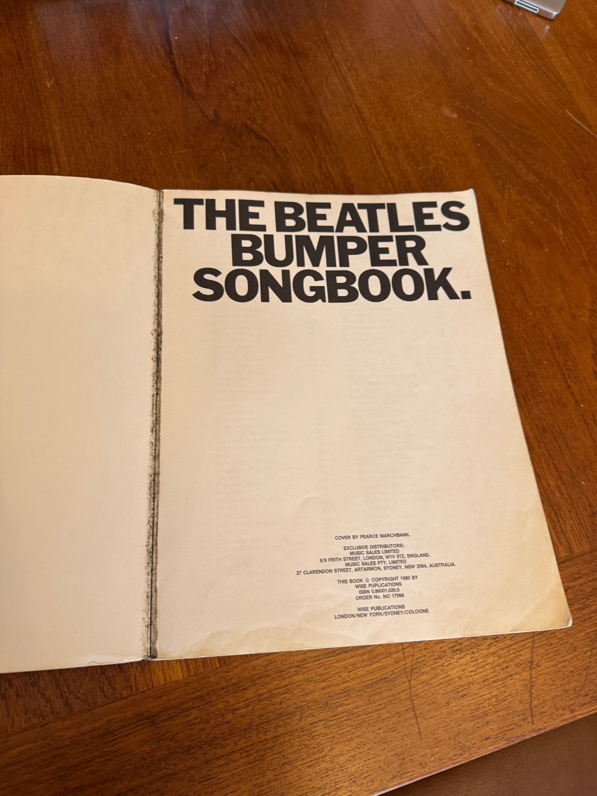 The Beatles Bumper Songbook – 100 songs, 256 pages, softcover