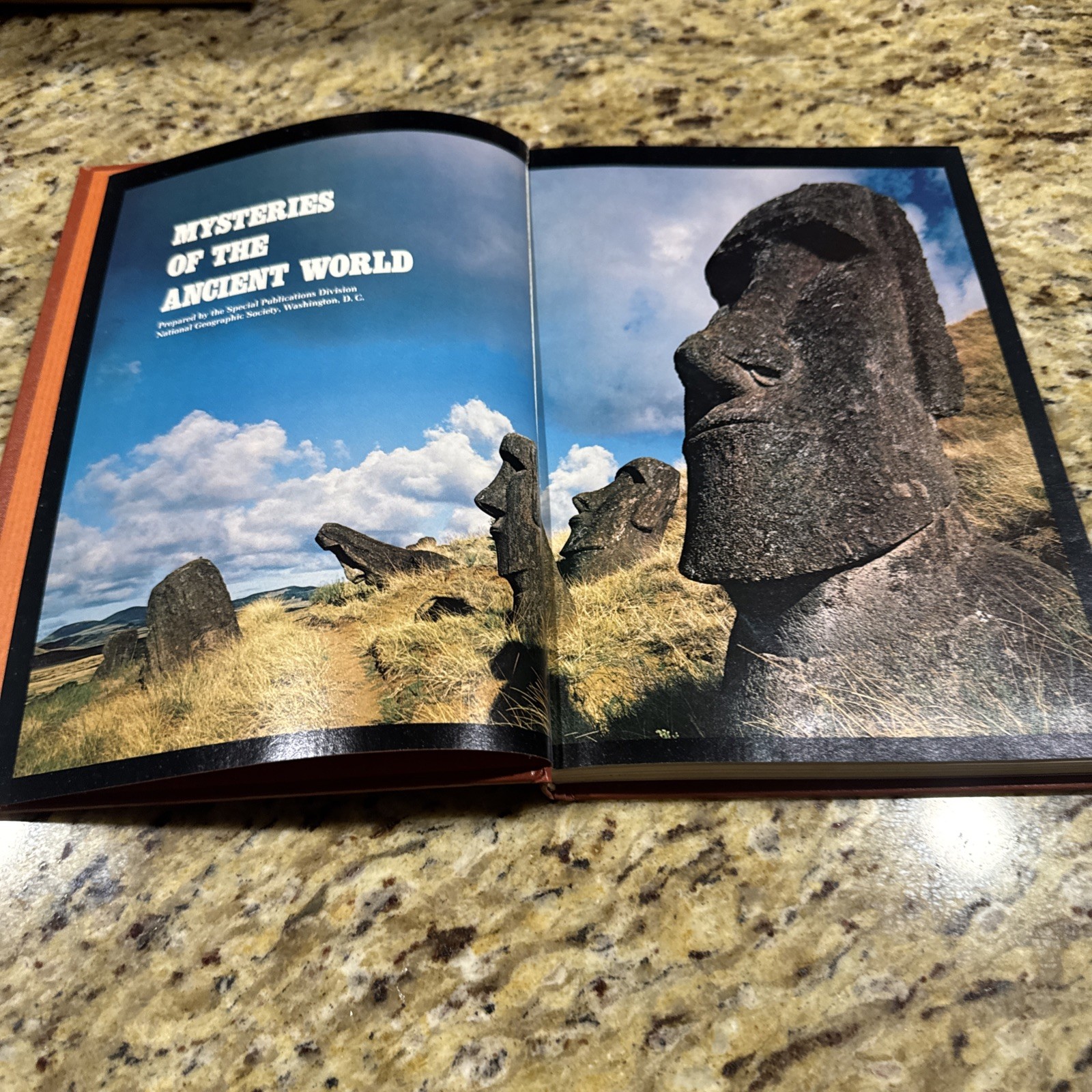 Special Pub. Series 13: Mysteries of the Ancient World by Donald Crump G3C Nice