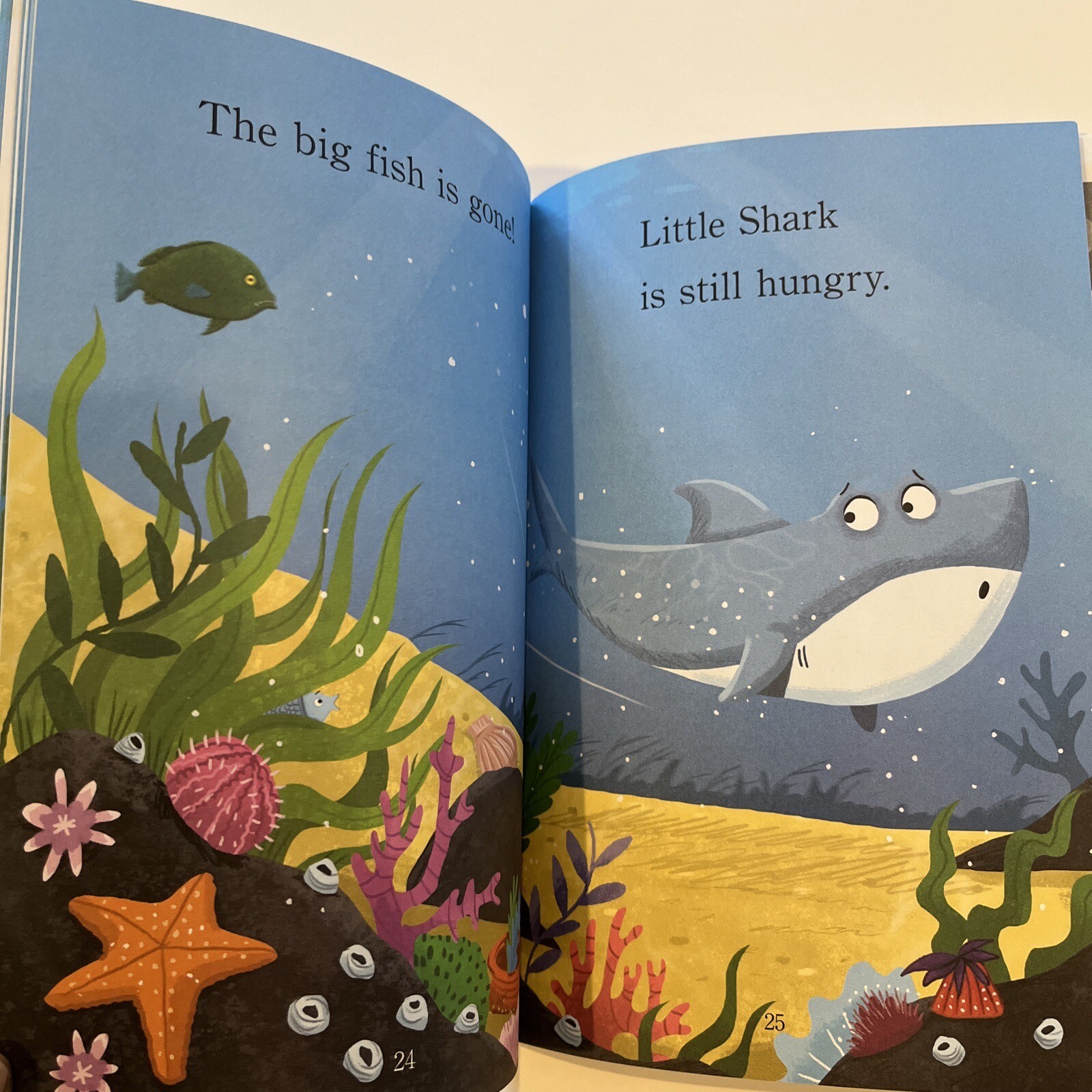 Step into Reading Ser.: Big Shark, Little Shark by Anna Membrino (2017, Trade…