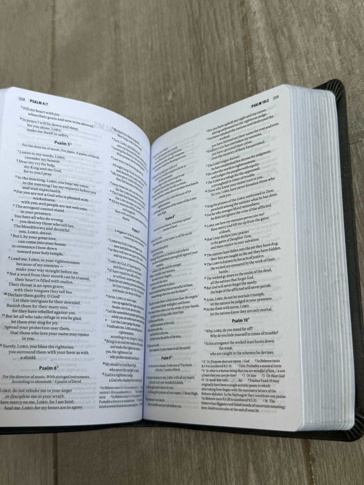 ✝️ Holy Bible NIV Compact Pocket Bible Zondervan Maps Leather