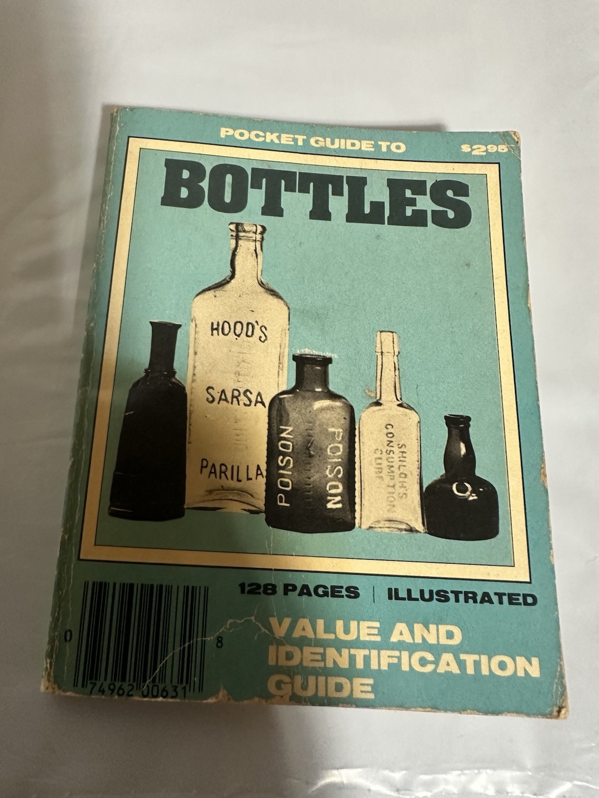 POCKET GUIDE to BOTTLES 128 PAGES by Dot & Carlos Sellari 1978