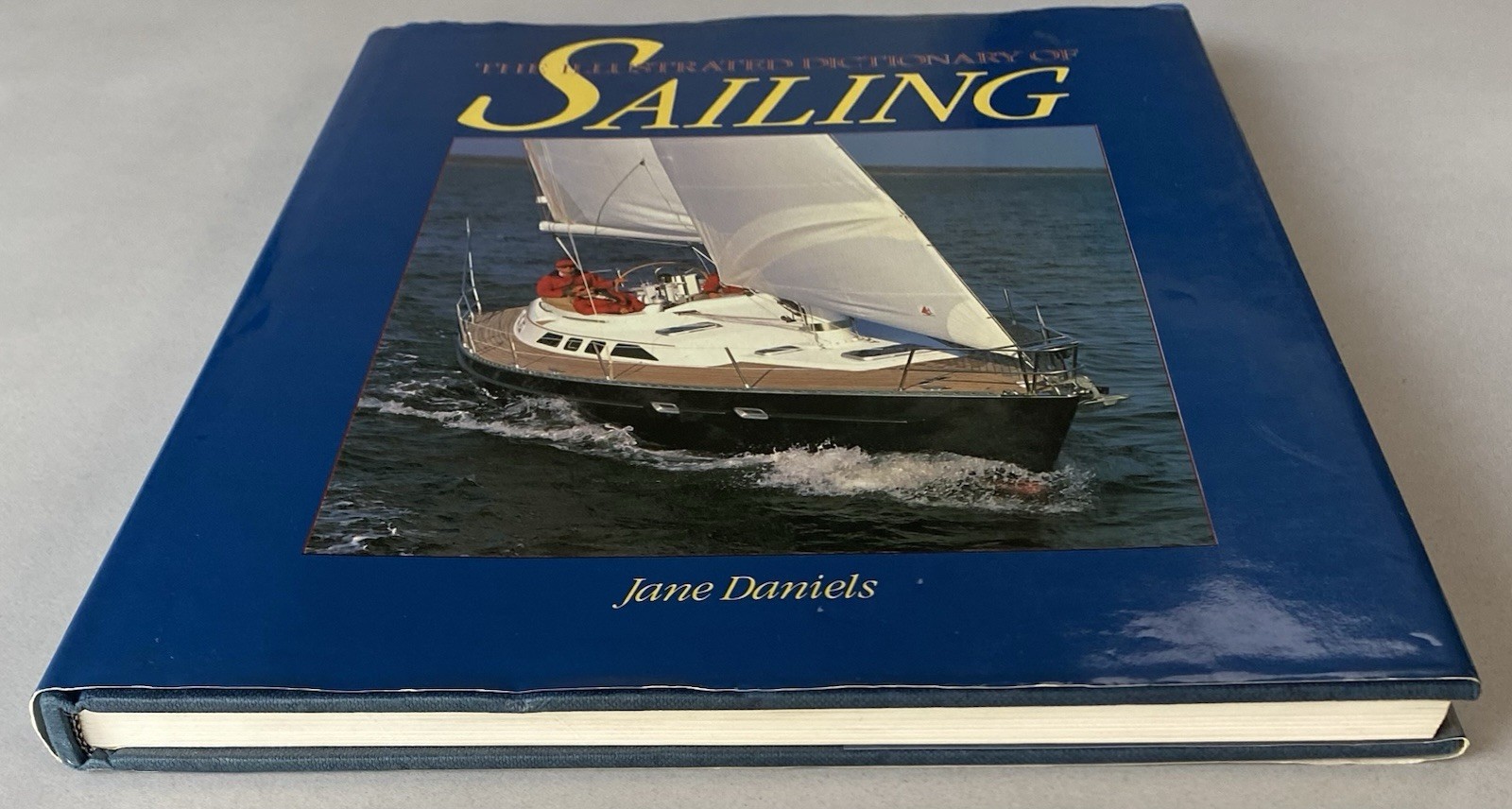 The Illustrated Dictionary of Sailing by Jane Daniels (1989 Ex-Library HCDJ)