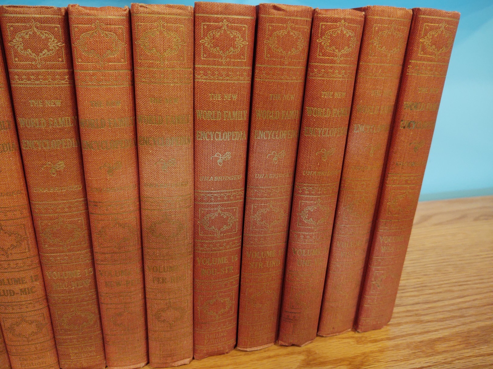 The New World Family Encyclopedia Deluxe Edition 1954 Volumes 1-20