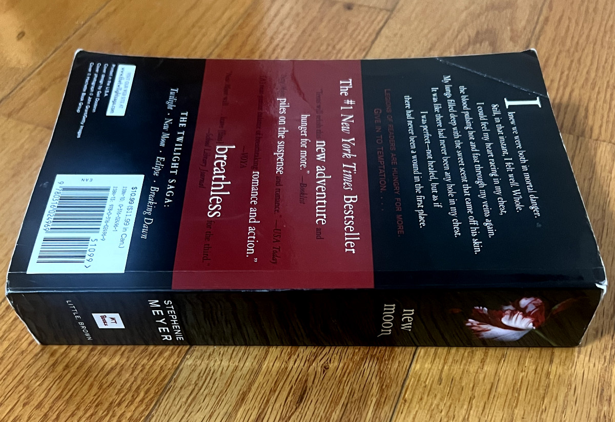 The Twilight Saga Ser.: New Moon by Stephenie Meyer (2008, Trade Paperback)