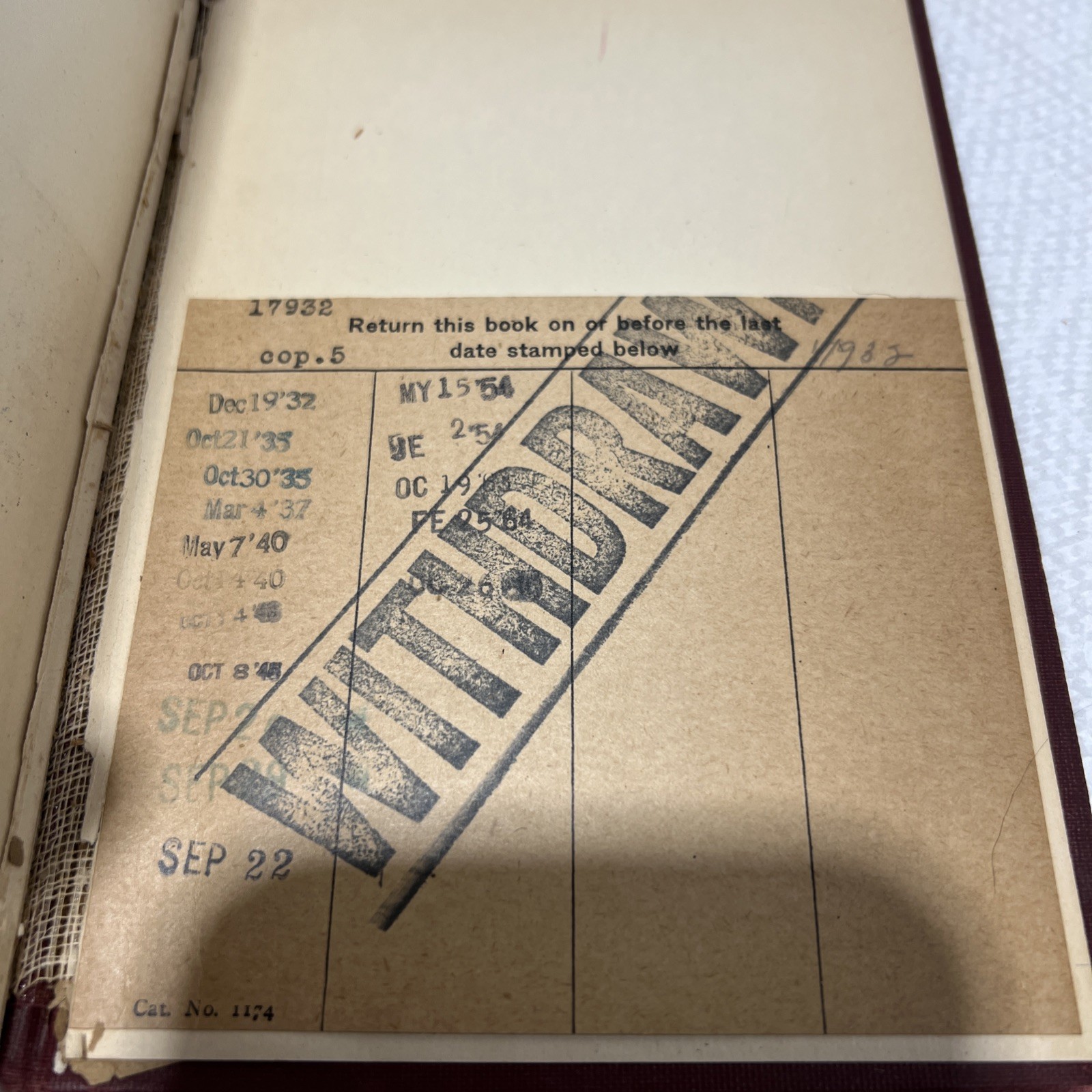 Robinson Crusoe Library Book By Defoe B1