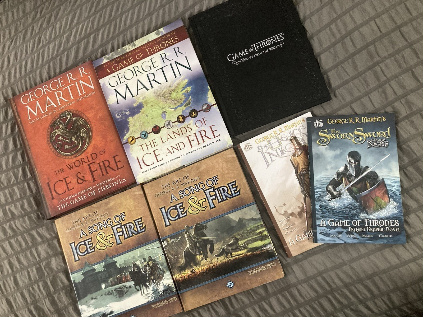 Game of thrones hard cover collectors set art maps history graphic novels