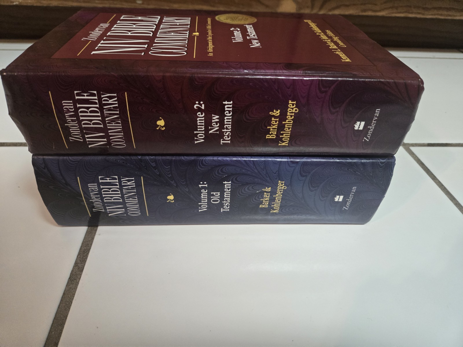 The Zondervan NIV Bible Commentary 2 Volumes Barker Kohlenberger 1994 Hardcover