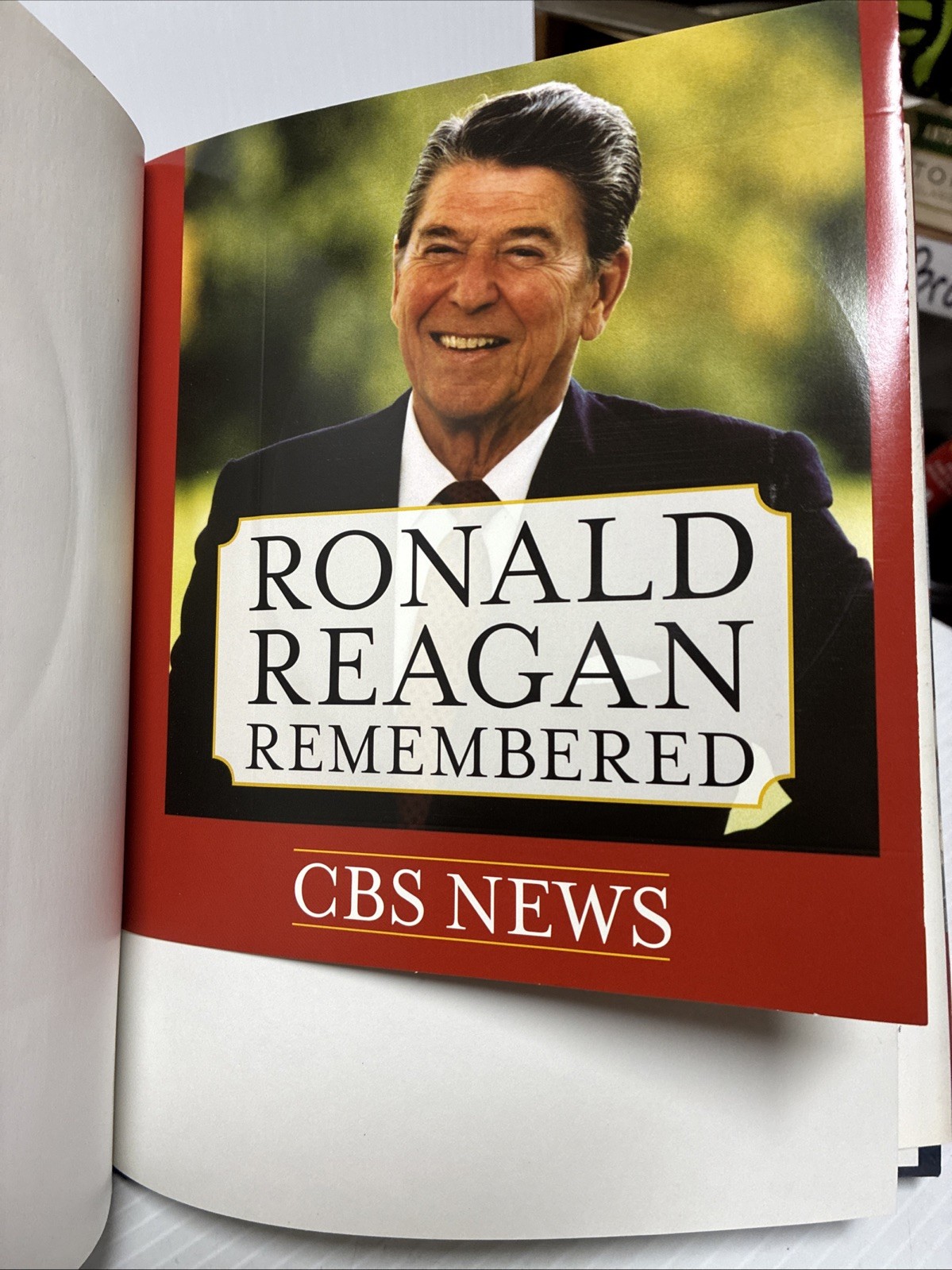 Ronald Reagan Remembered w/DVD CBS News Introduction Dan Rather 2004 HC/DJ