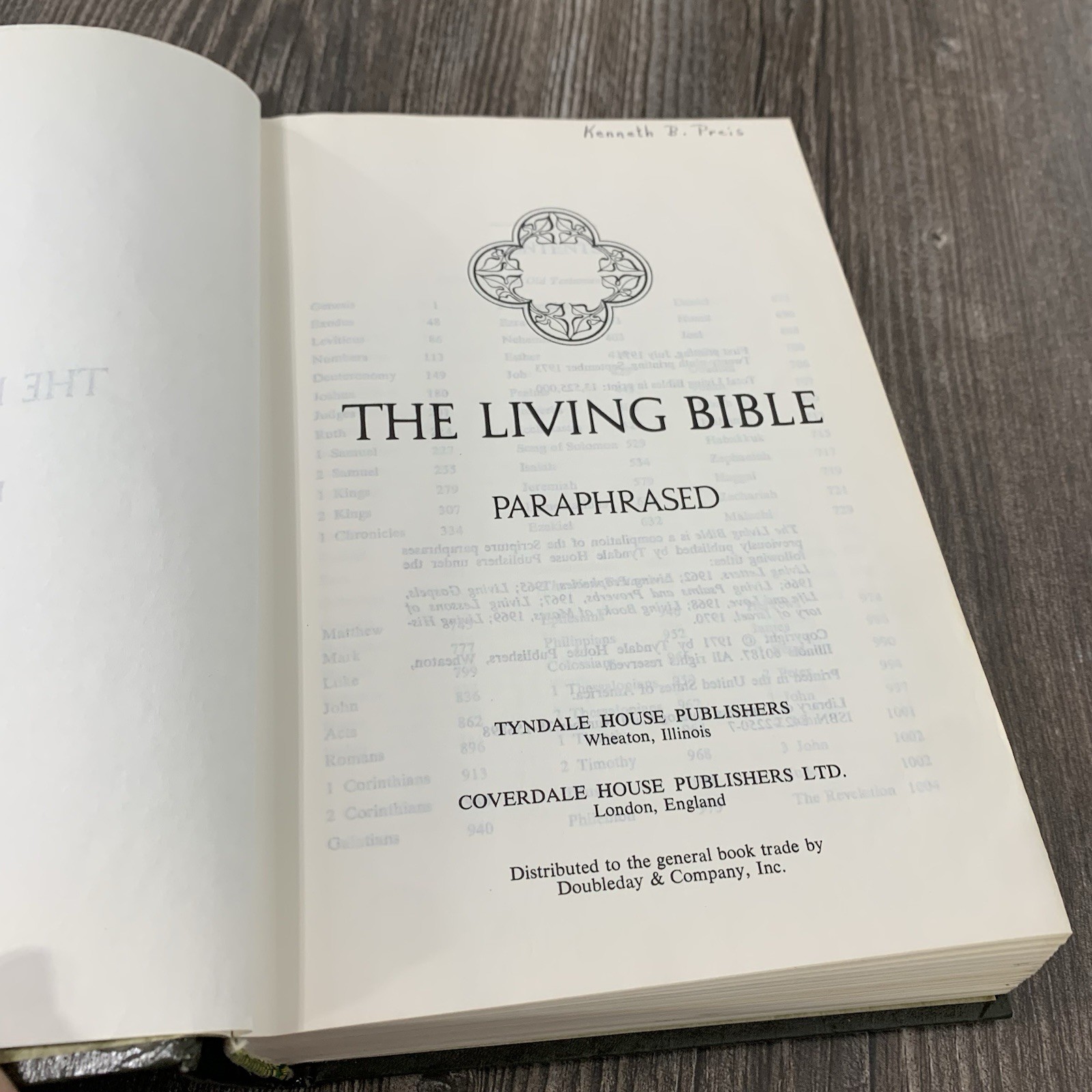 The Living Bible Paraphrased Green Padded Faux Leather 1973 Tyndale Hardcover